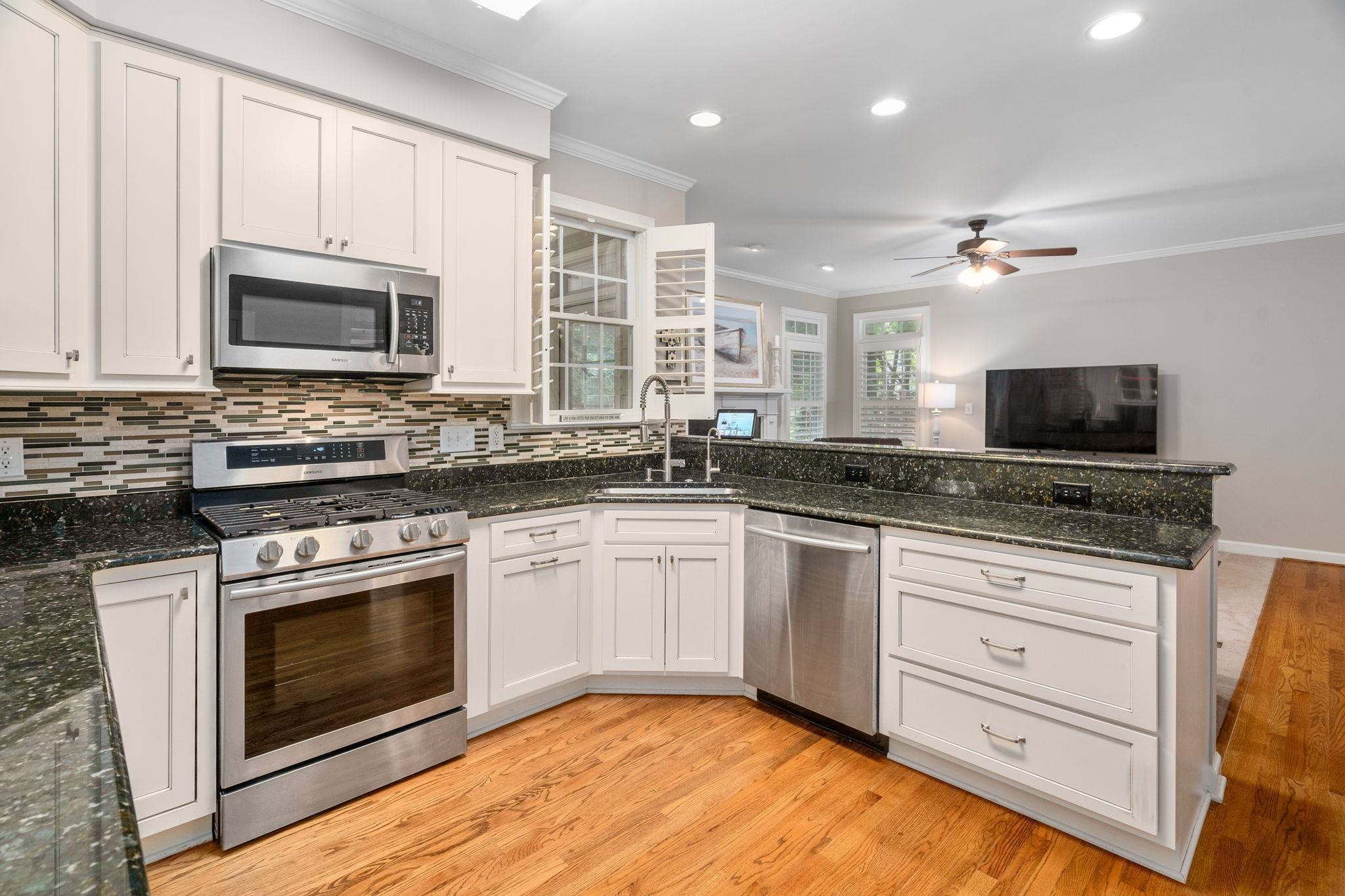 105 Robbins Reef Way