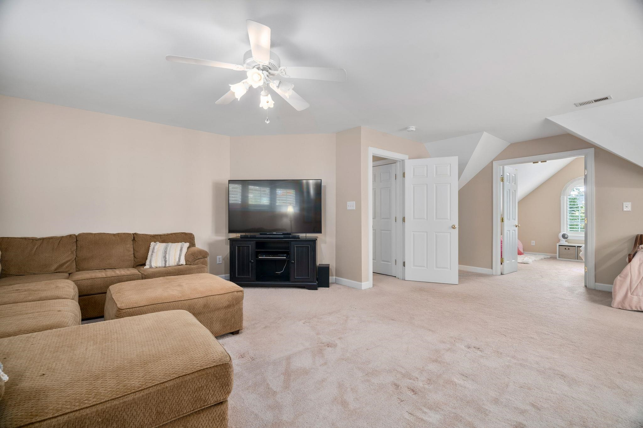 105 Robbins Reef Way
