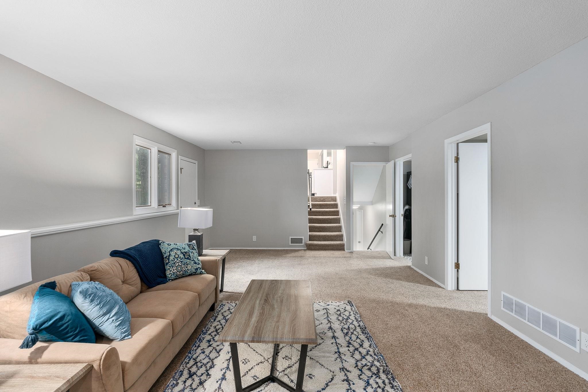 8300 E Brookhollow Ln