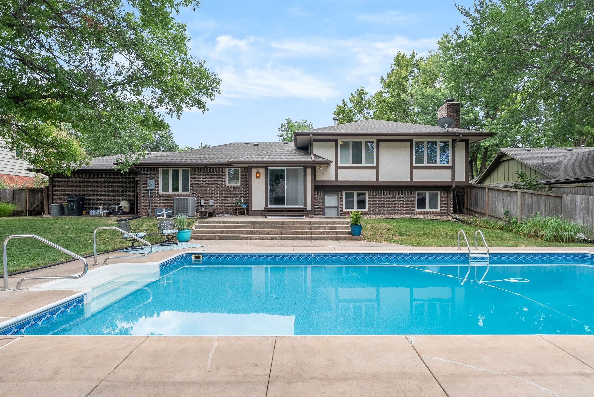 8300 E Brookhollow Ln