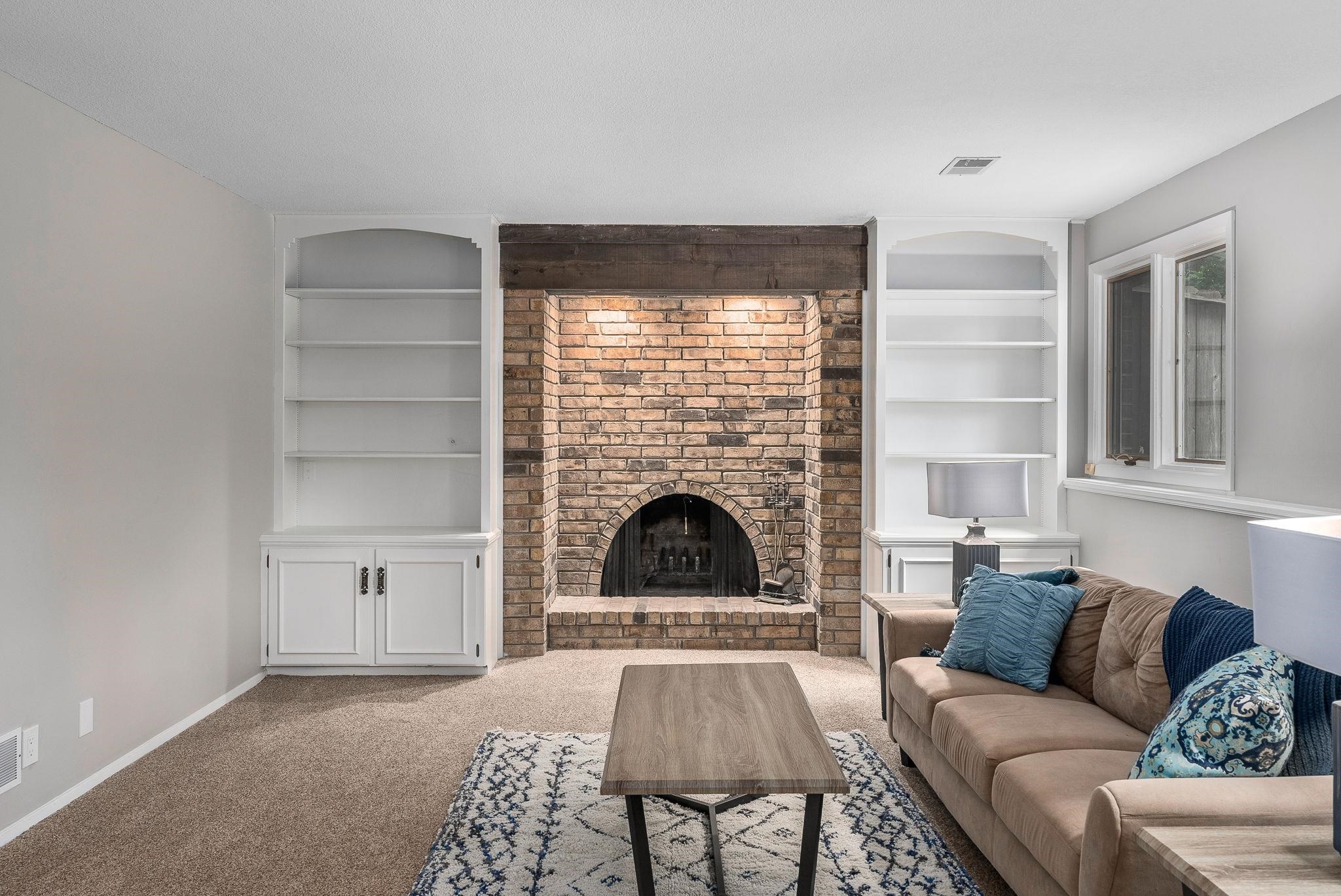 8300 E Brookhollow Ln