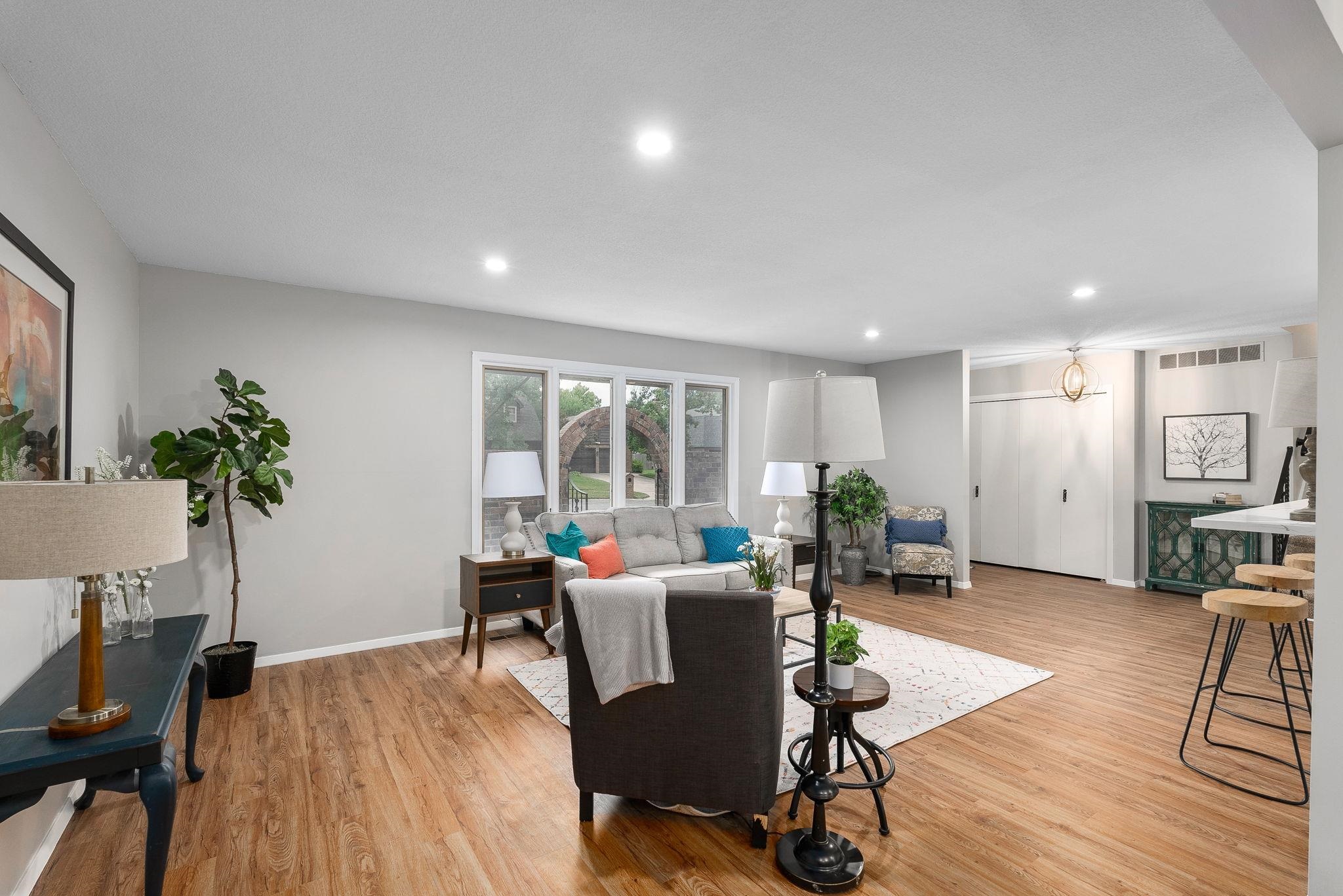 8300 E Brookhollow Ln