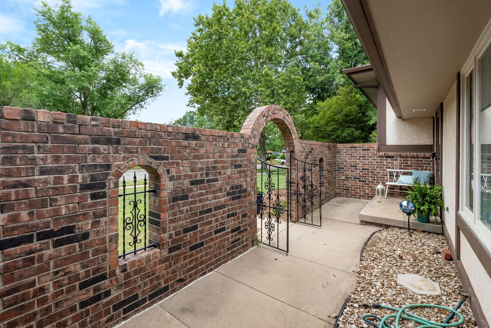 8300 E Brookhollow Ln