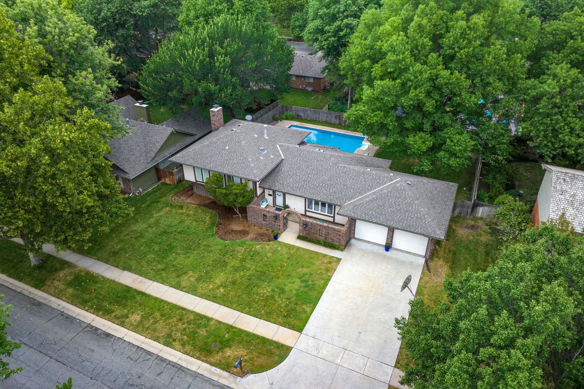 8300 E Brookhollow Ln