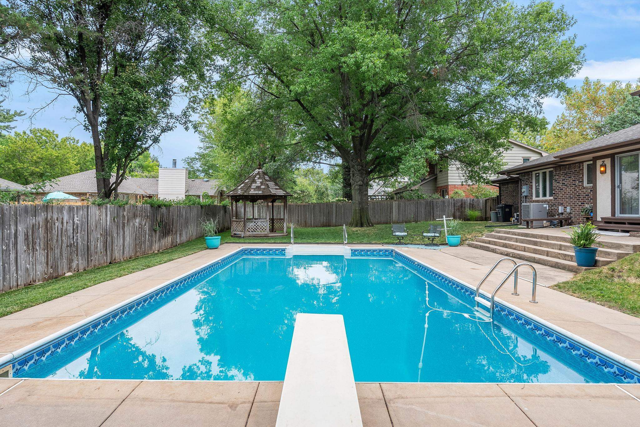 8300 E Brookhollow Ln