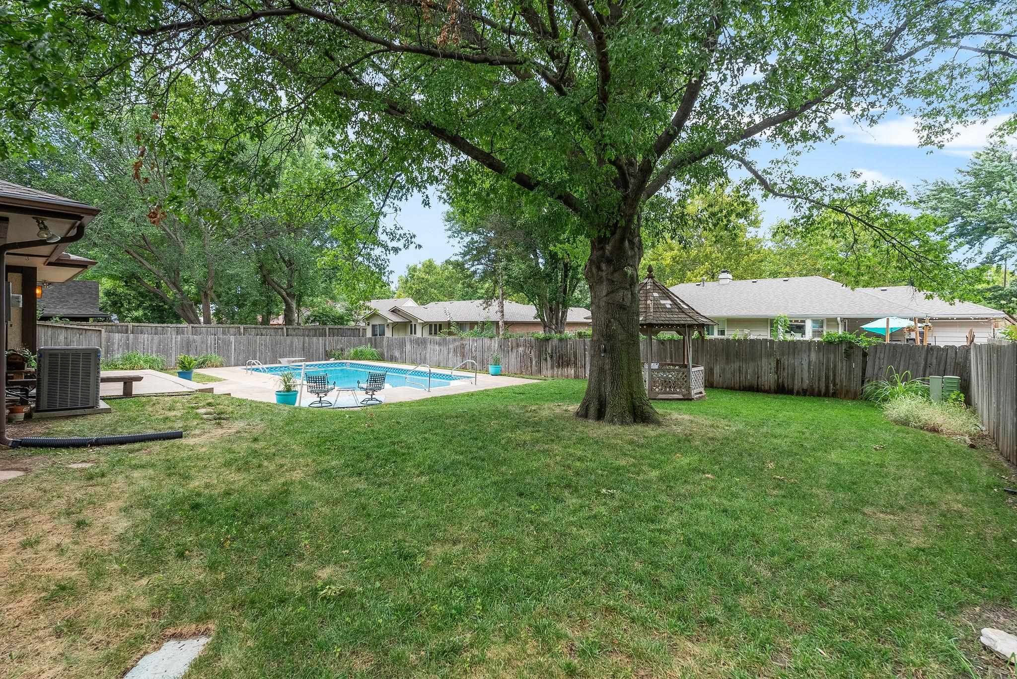 8300 E Brookhollow Ln