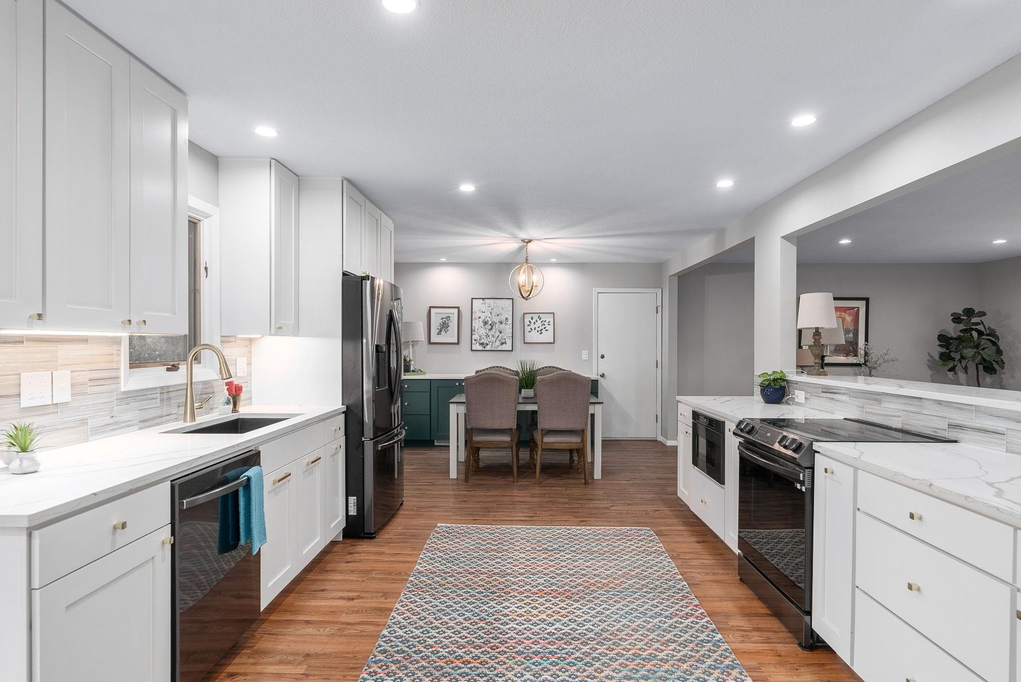 8300 E Brookhollow Ln