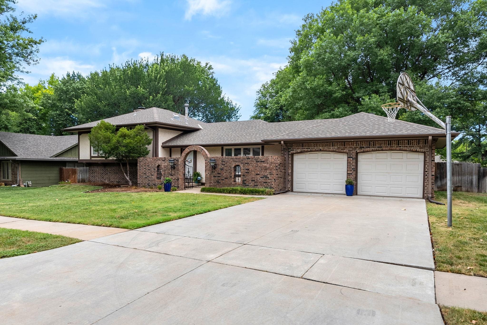 8300 E Brookhollow Ln