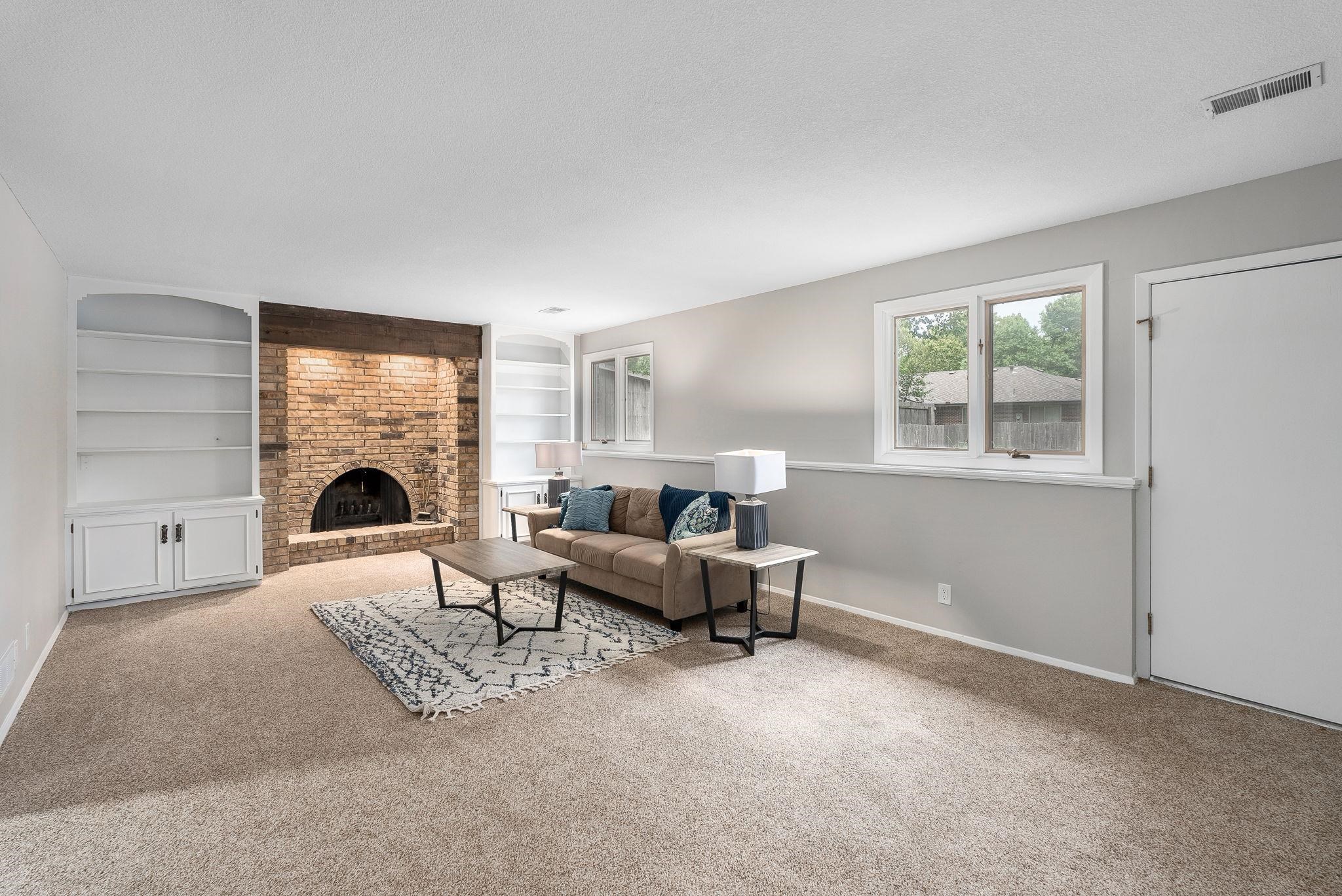 8300 E Brookhollow Ln