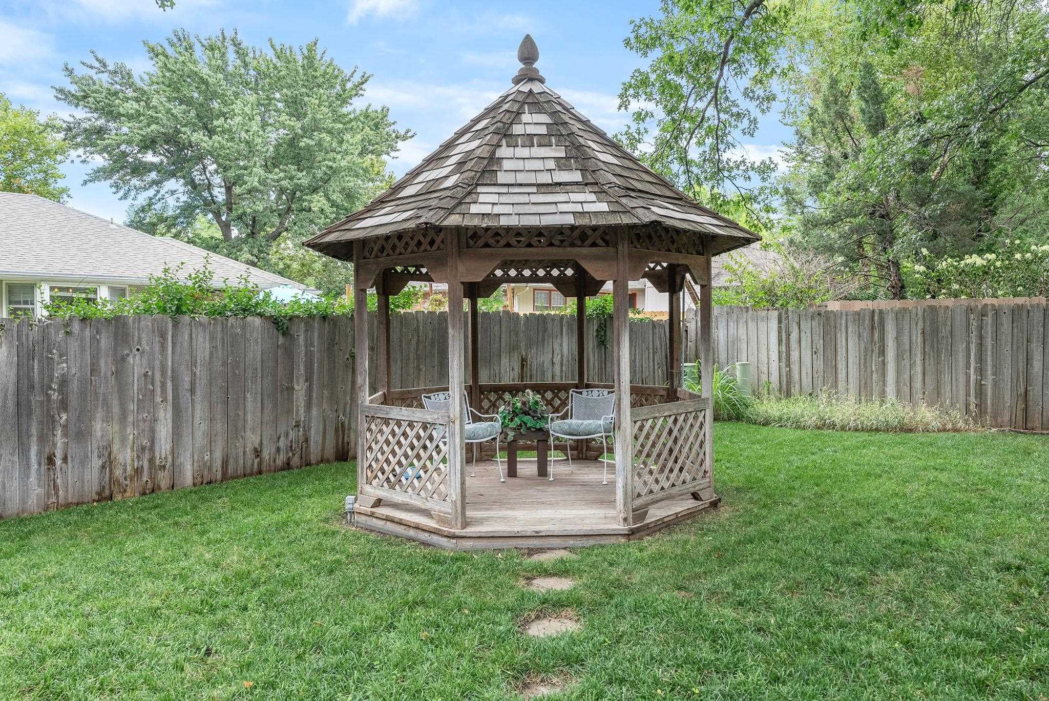 8300 E Brookhollow Ln