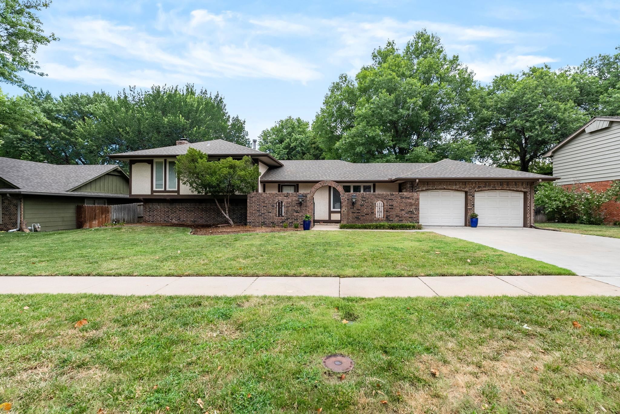 8300 E Brookhollow Ln