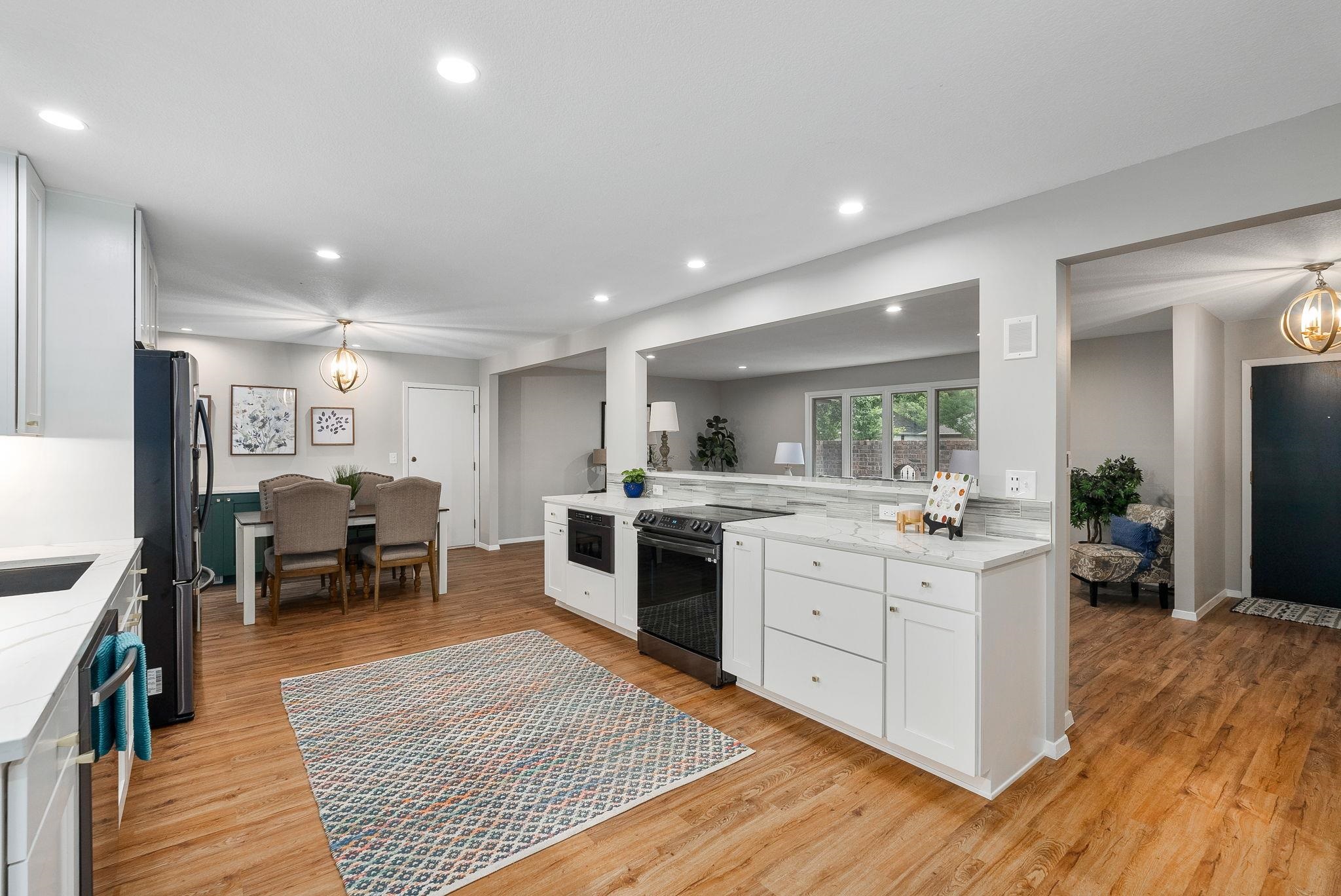 8300 E Brookhollow Ln