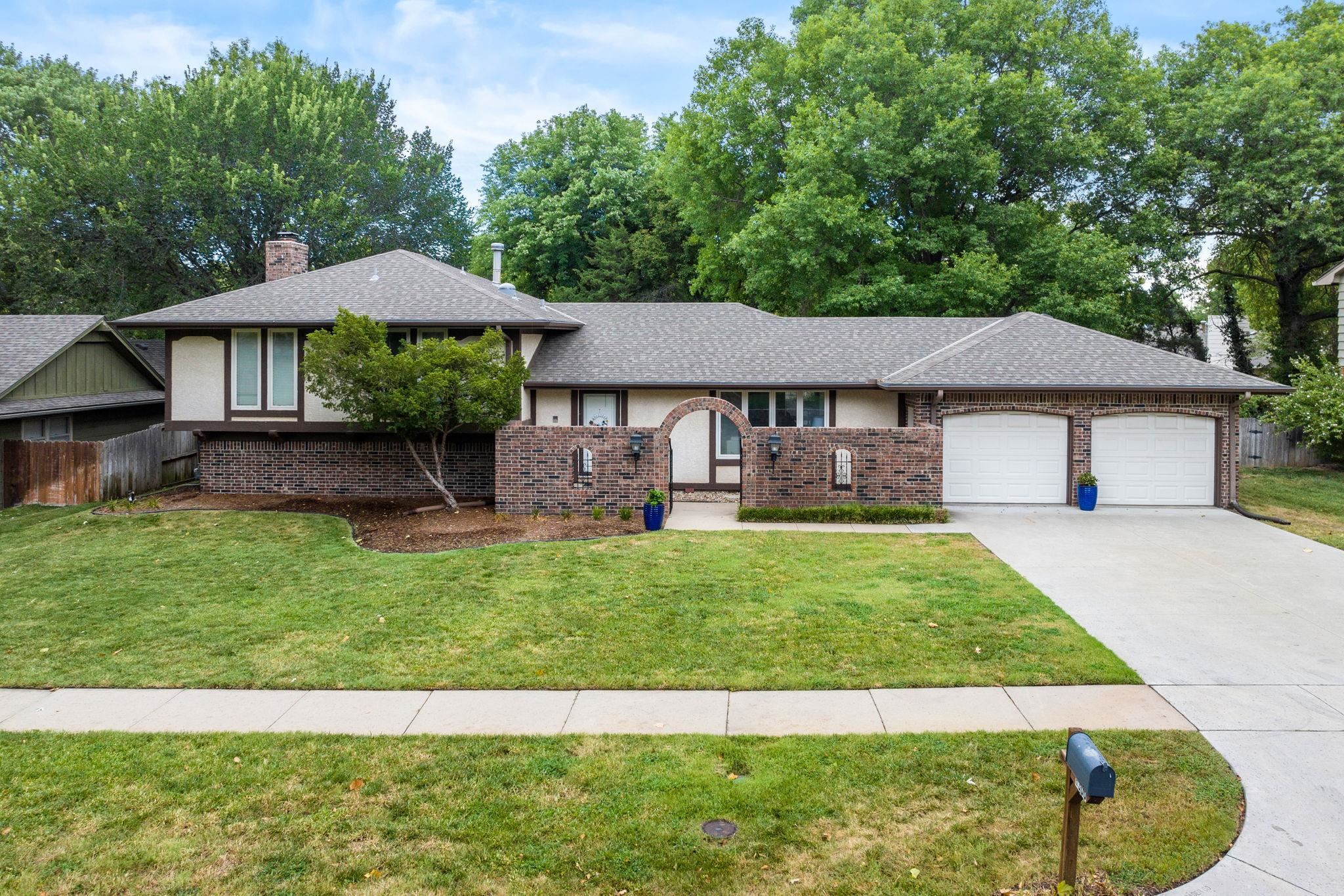 8300 E Brookhollow Ln