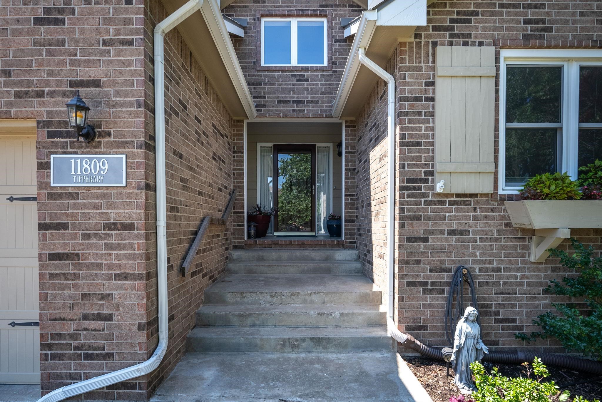 11809 E Tipperary St