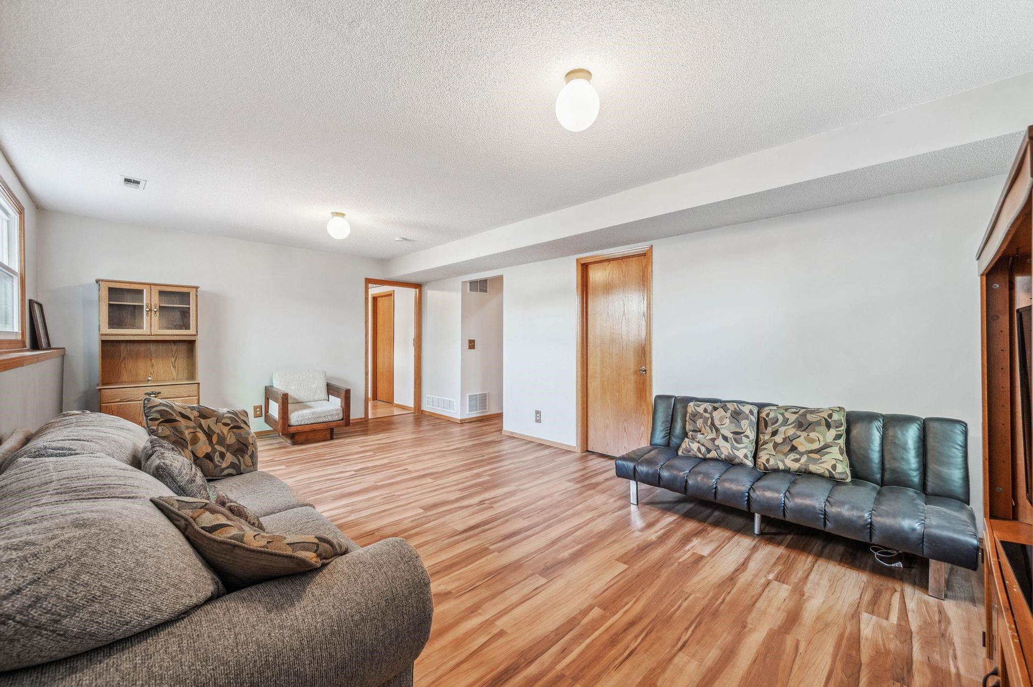 11902 W Jamesburg St