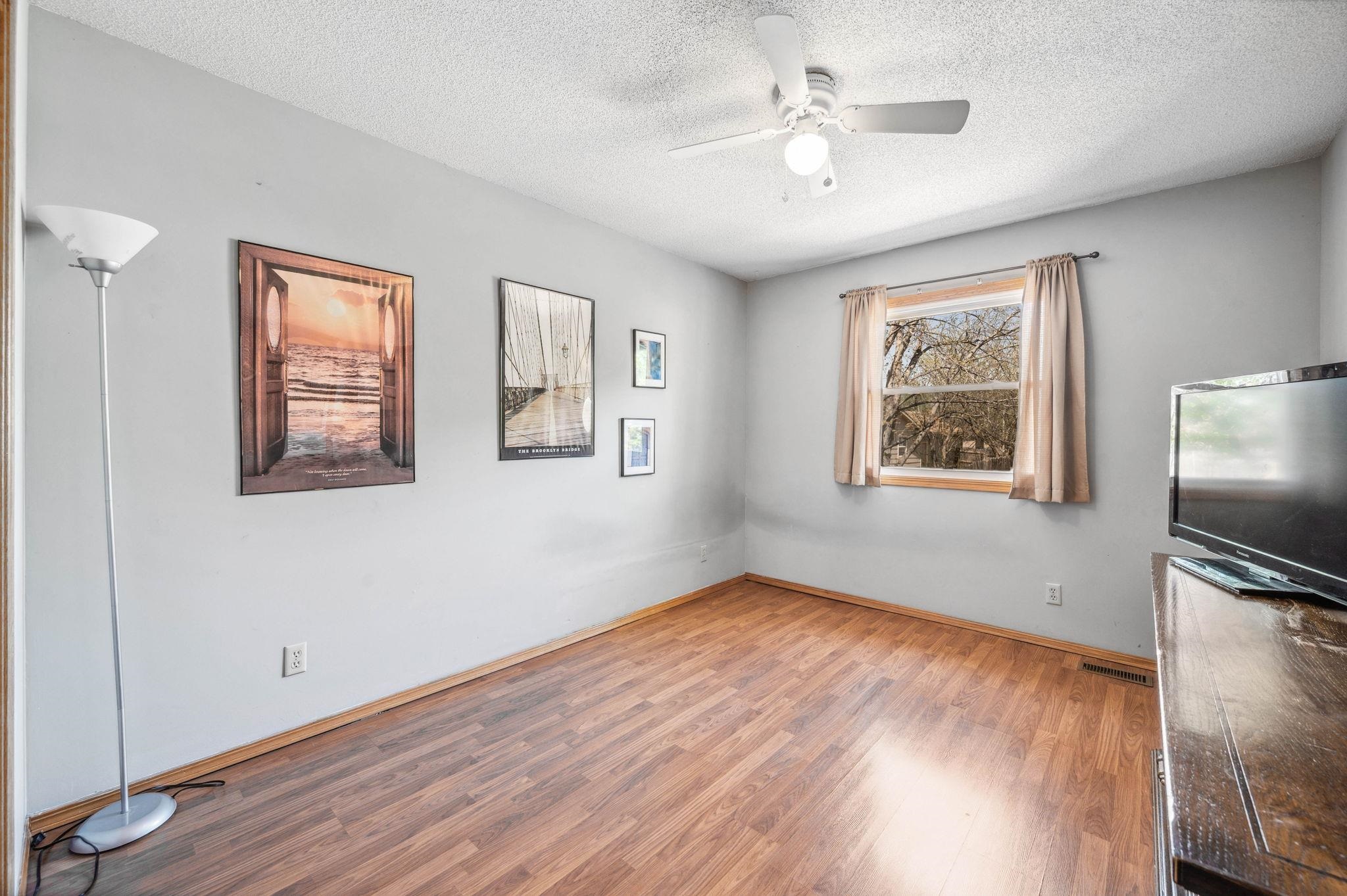 11902 W Jamesburg St