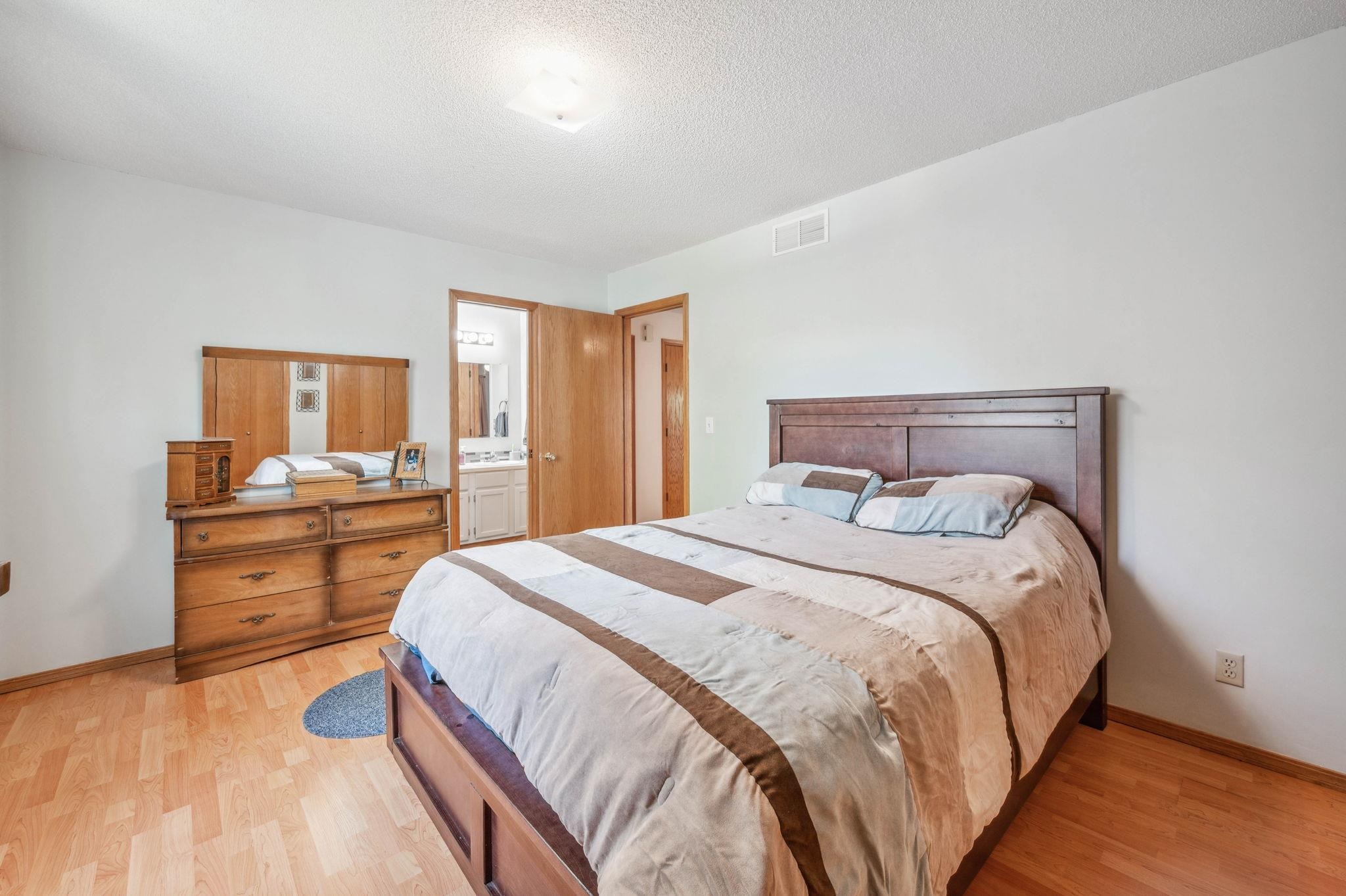 11902 W Jamesburg St