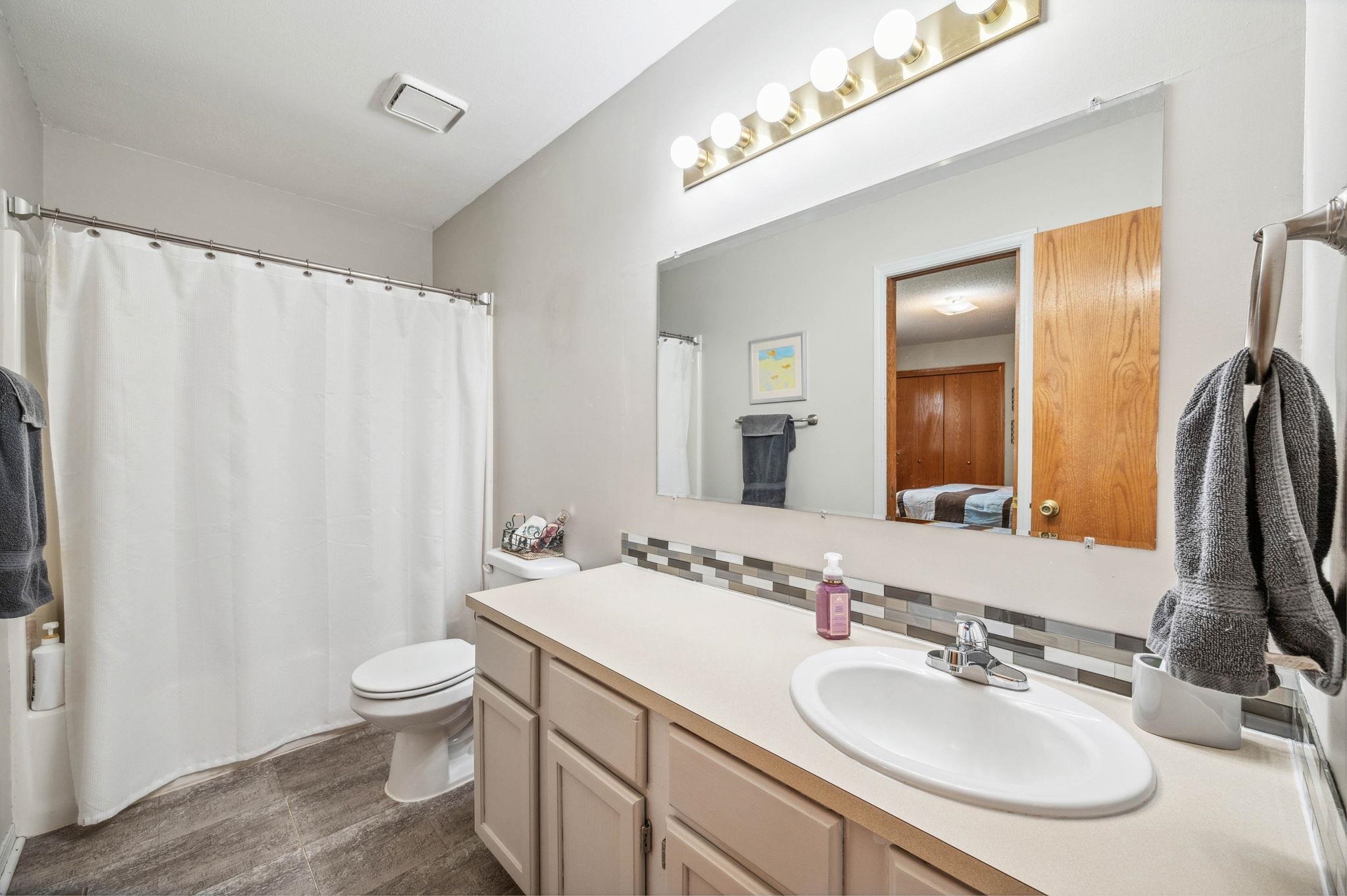 11902 W Jamesburg St