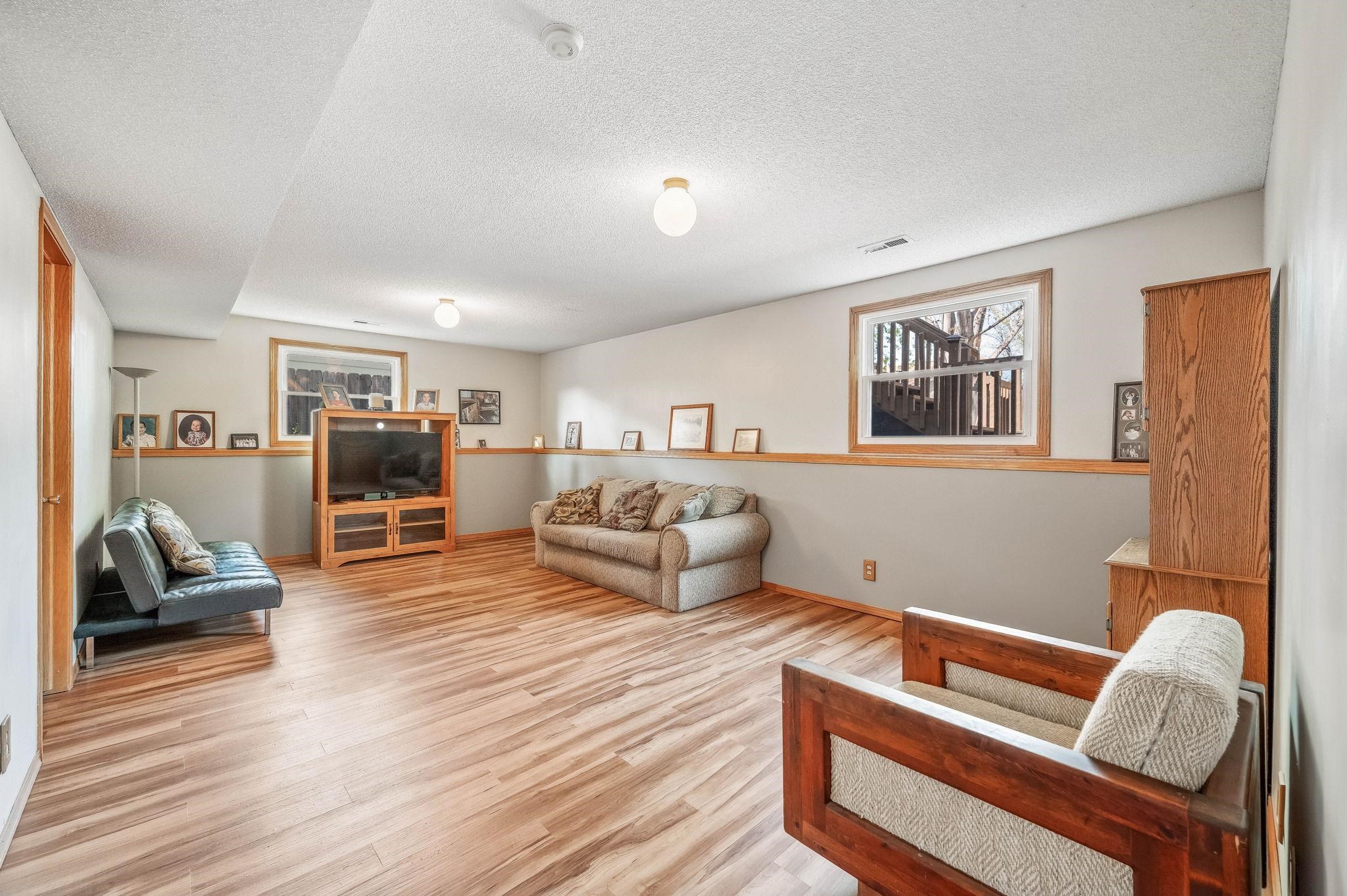 11902 W Jamesburg St