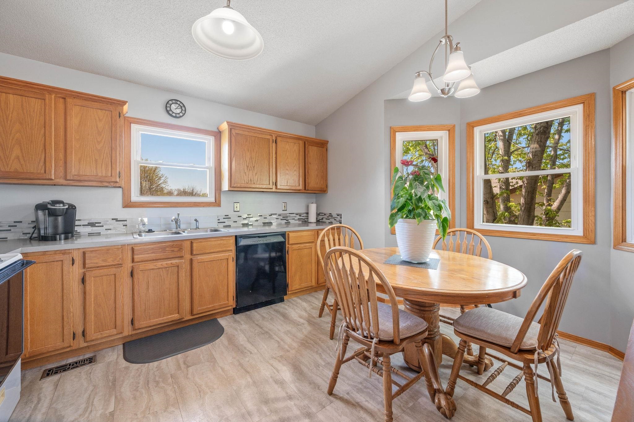 11902 W Jamesburg St