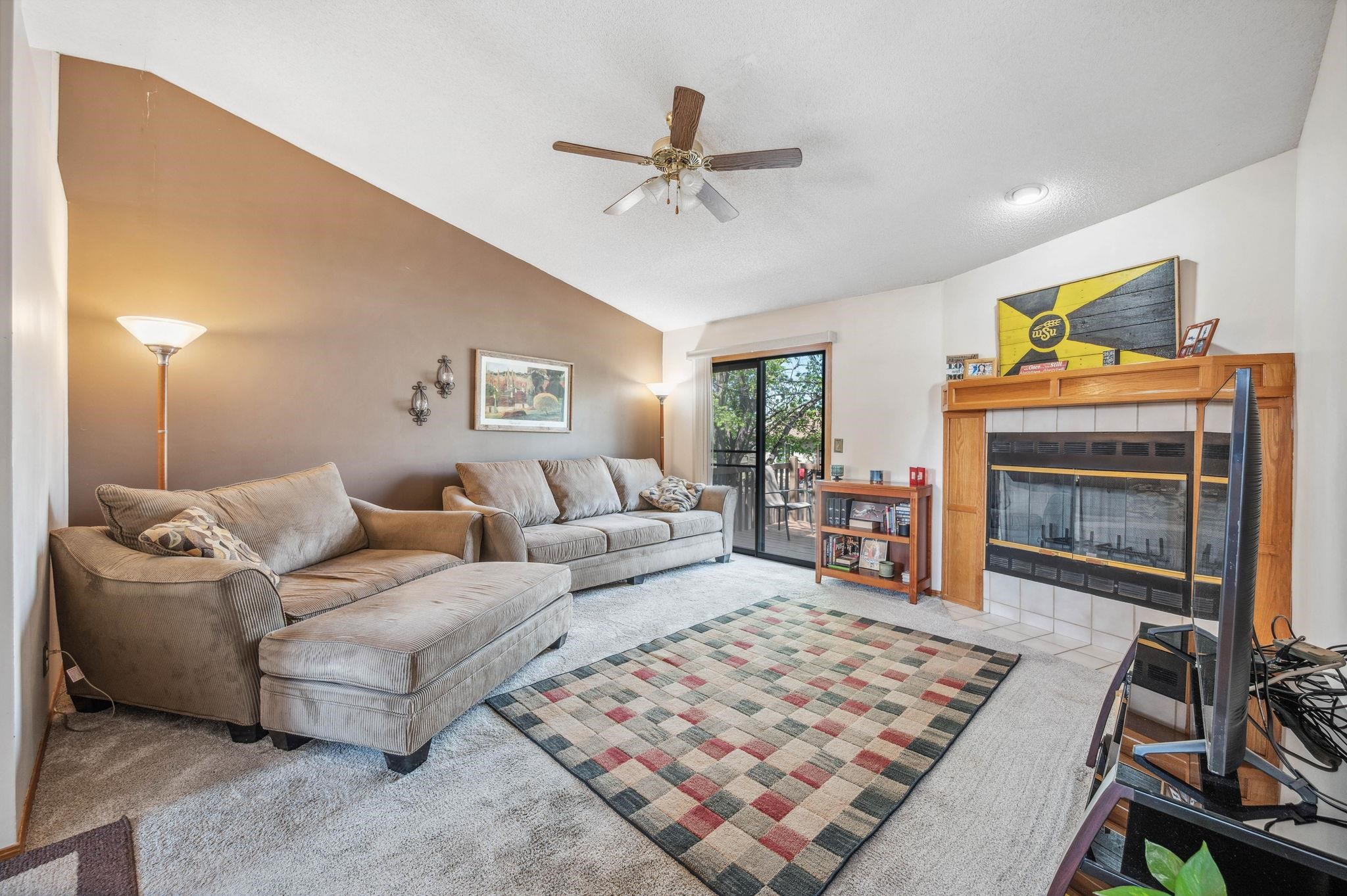 11902 W Jamesburg St