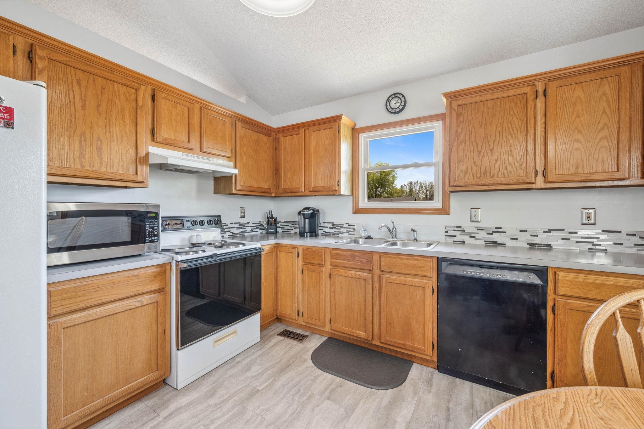 11902 W Jamesburg St