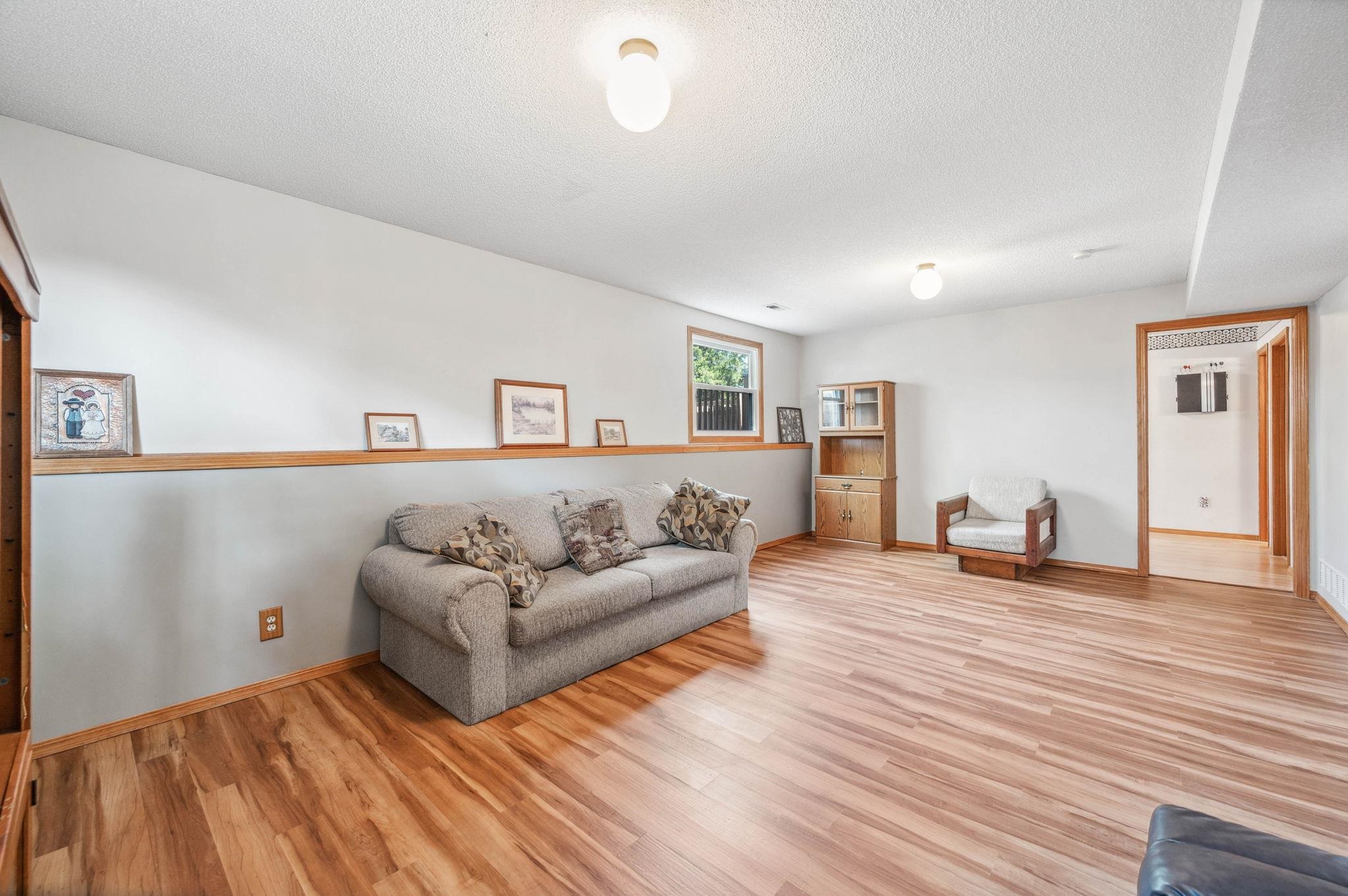 11902 W Jamesburg St