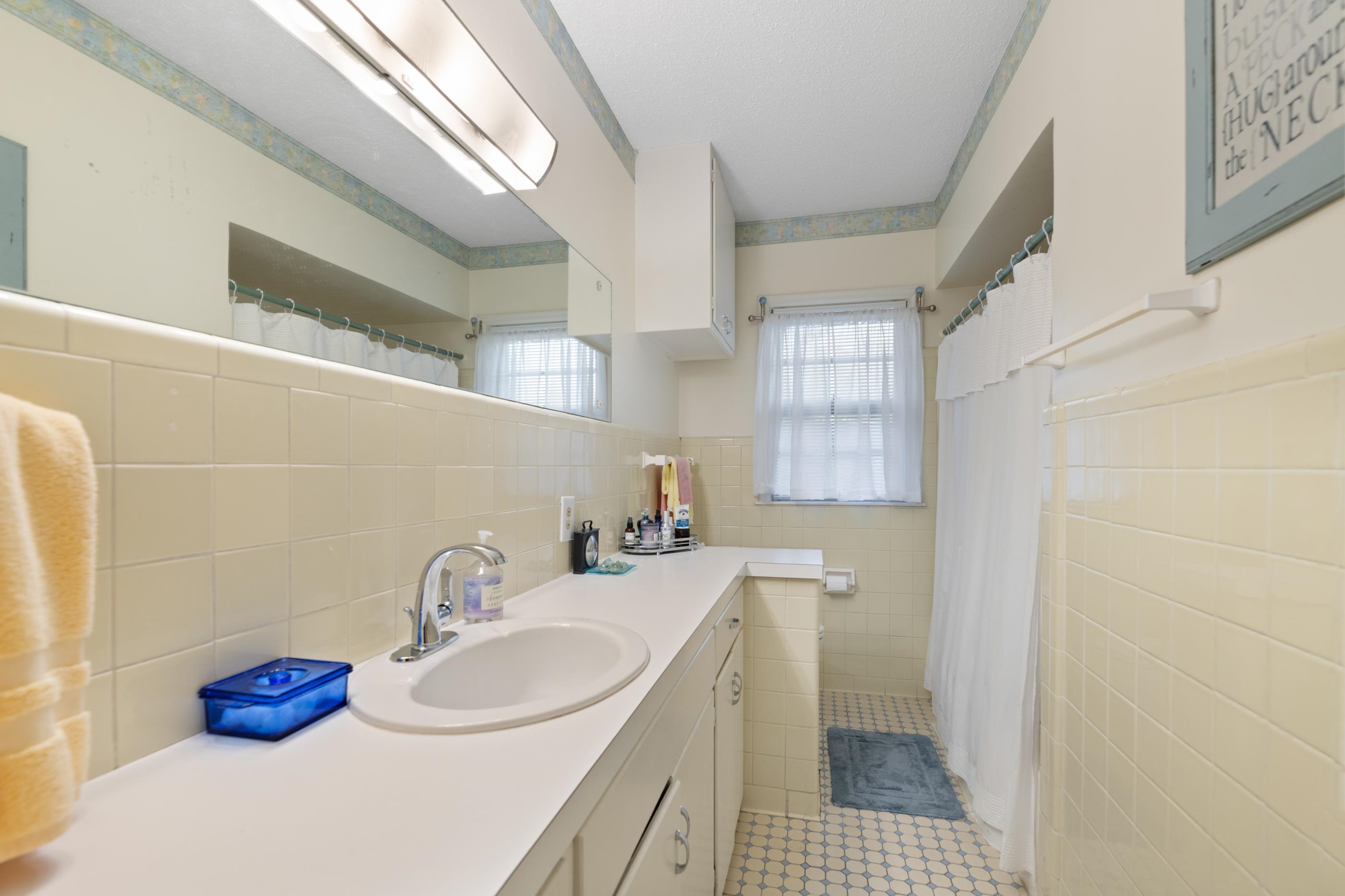 5653 E Park Hollow Dr