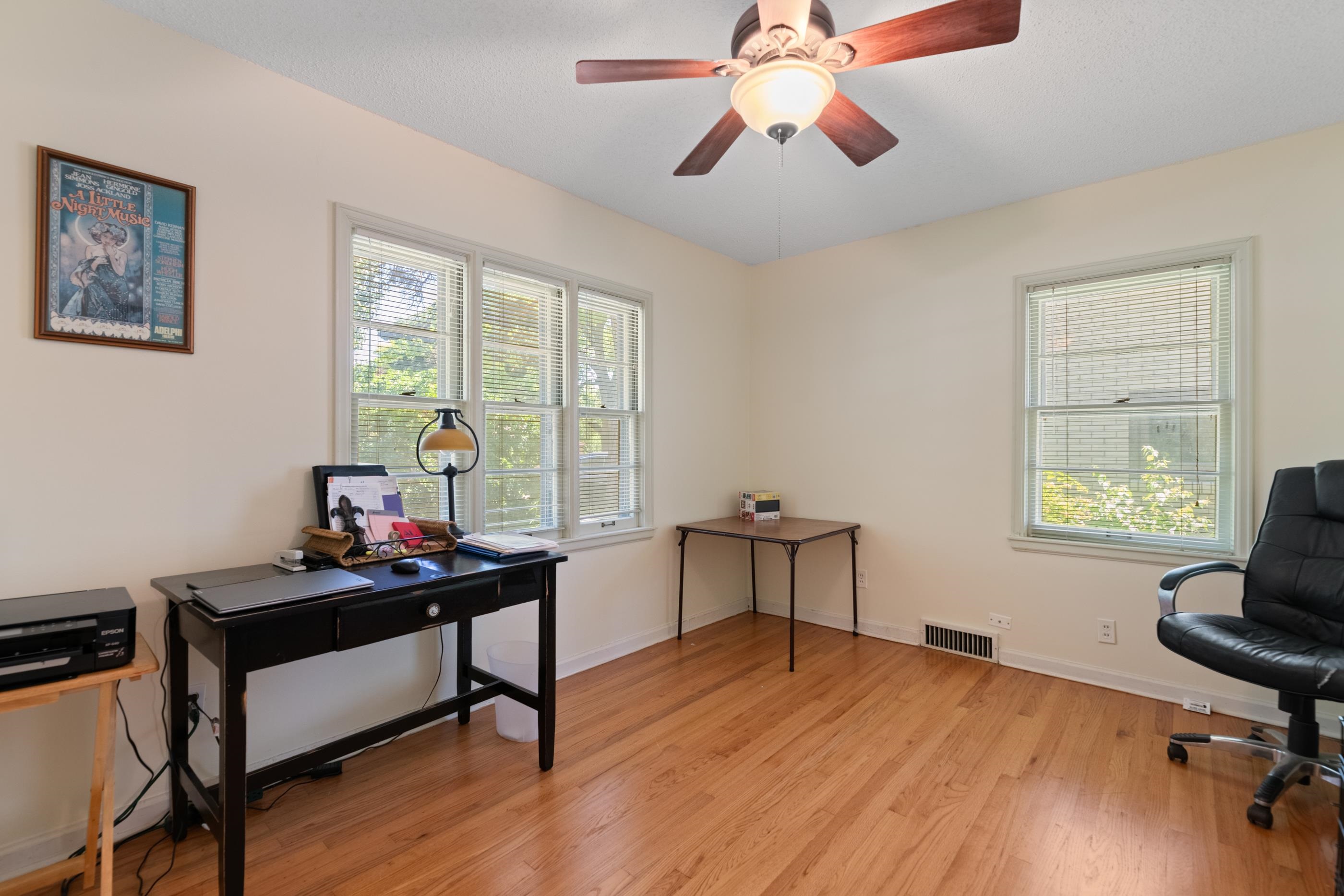 5653 E Park Hollow Dr