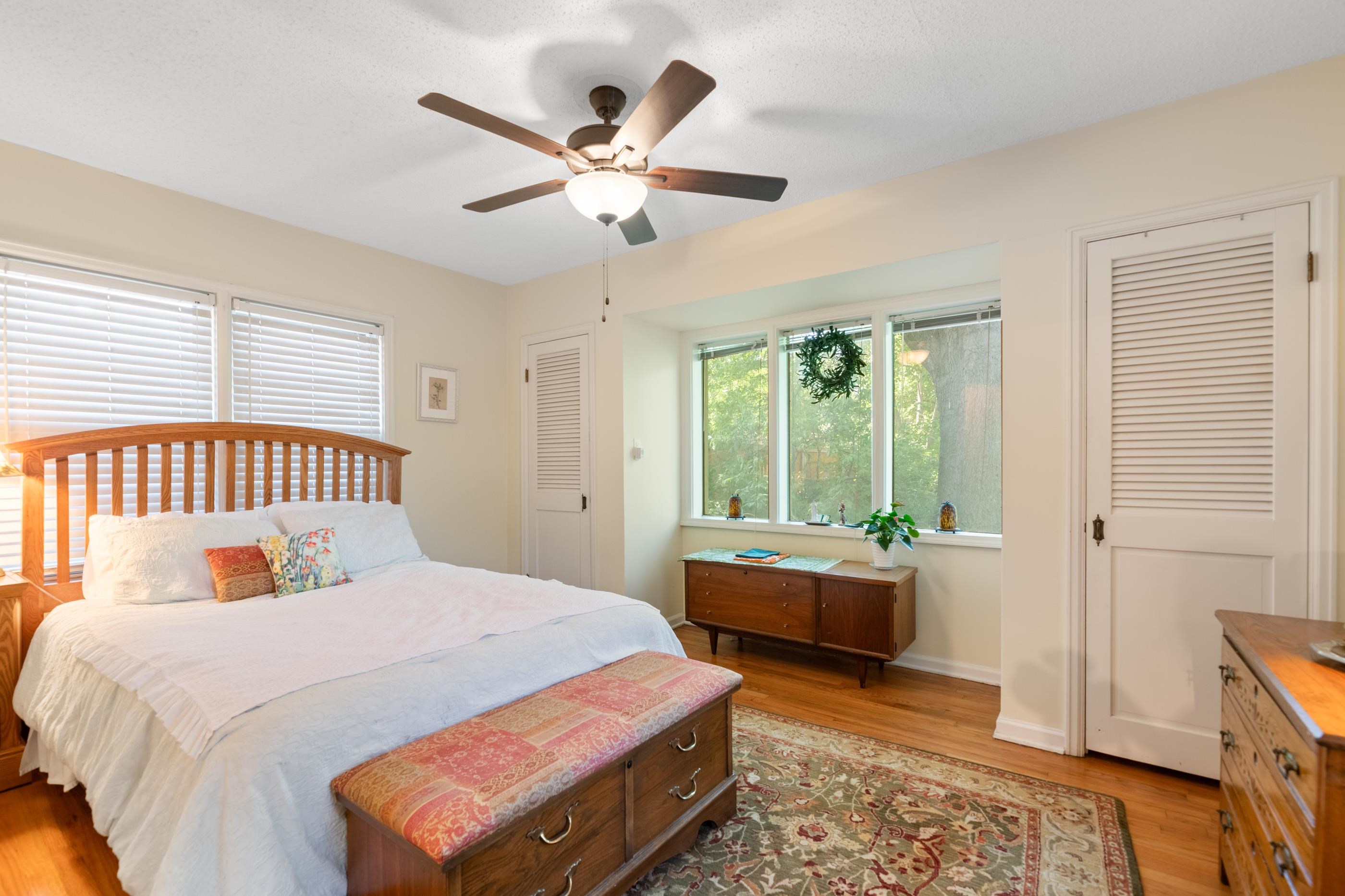 5653 E Park Hollow Dr