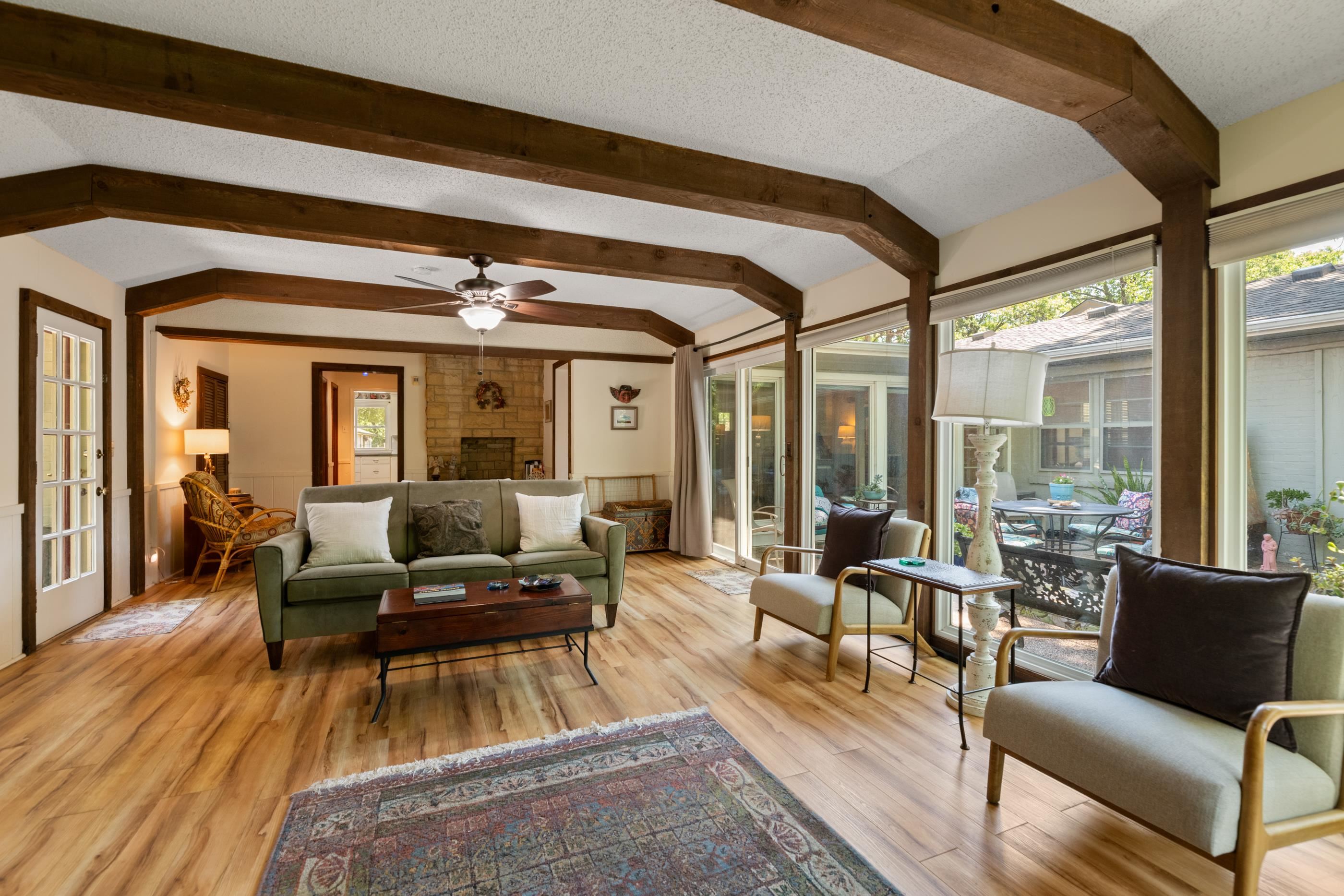 5653 E Park Hollow Dr