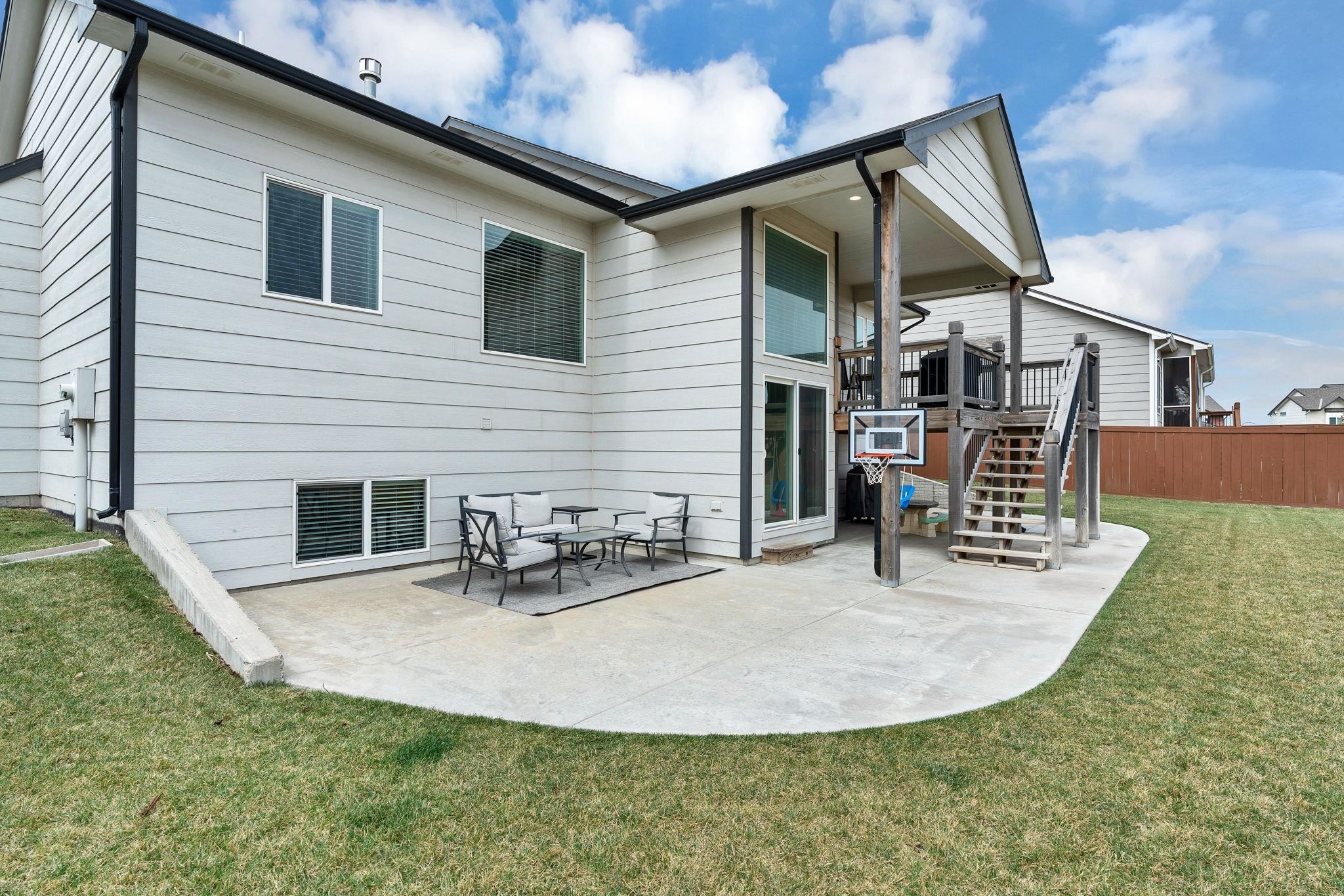 2544 N Quartz St