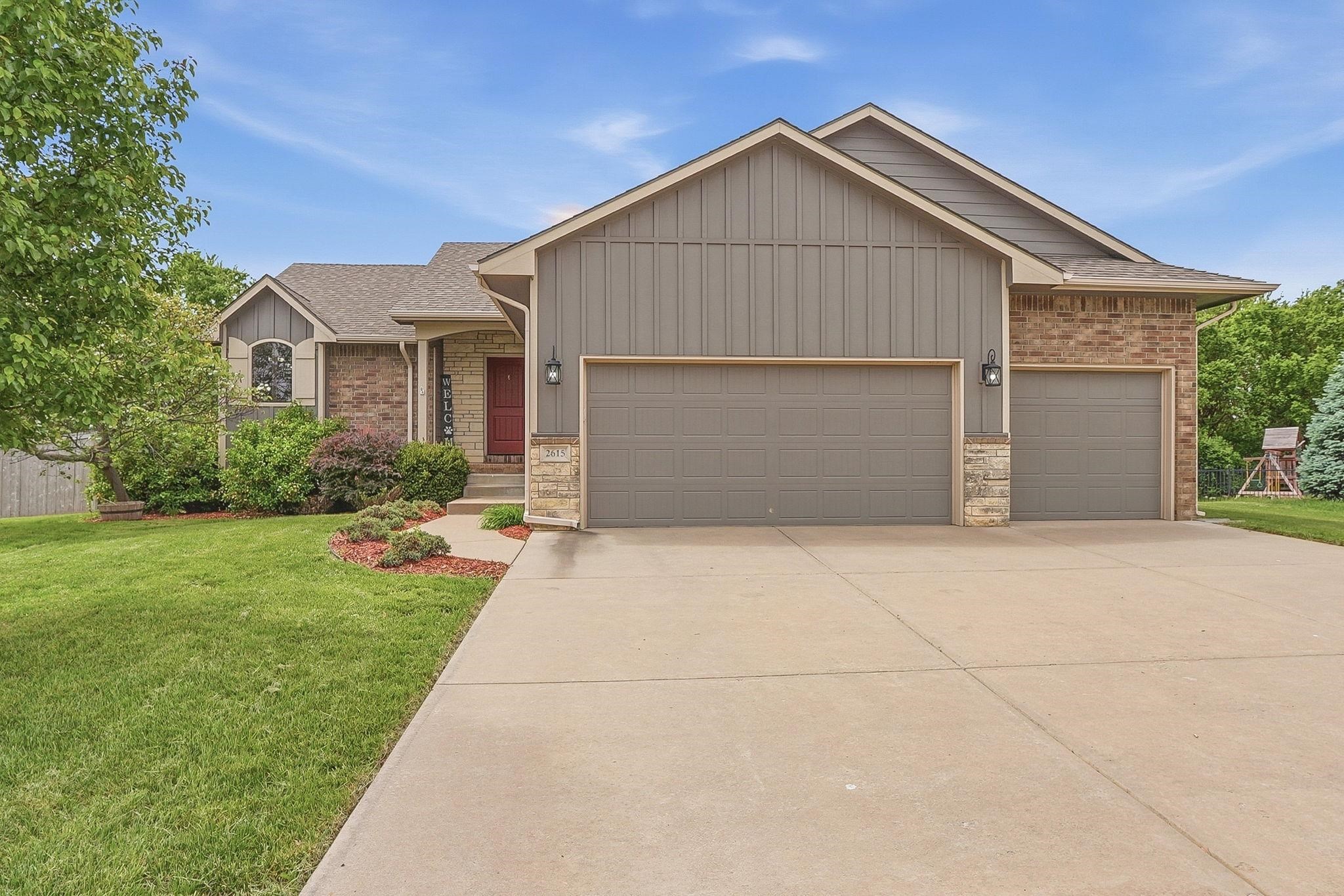 2615 N Woodridge Ct