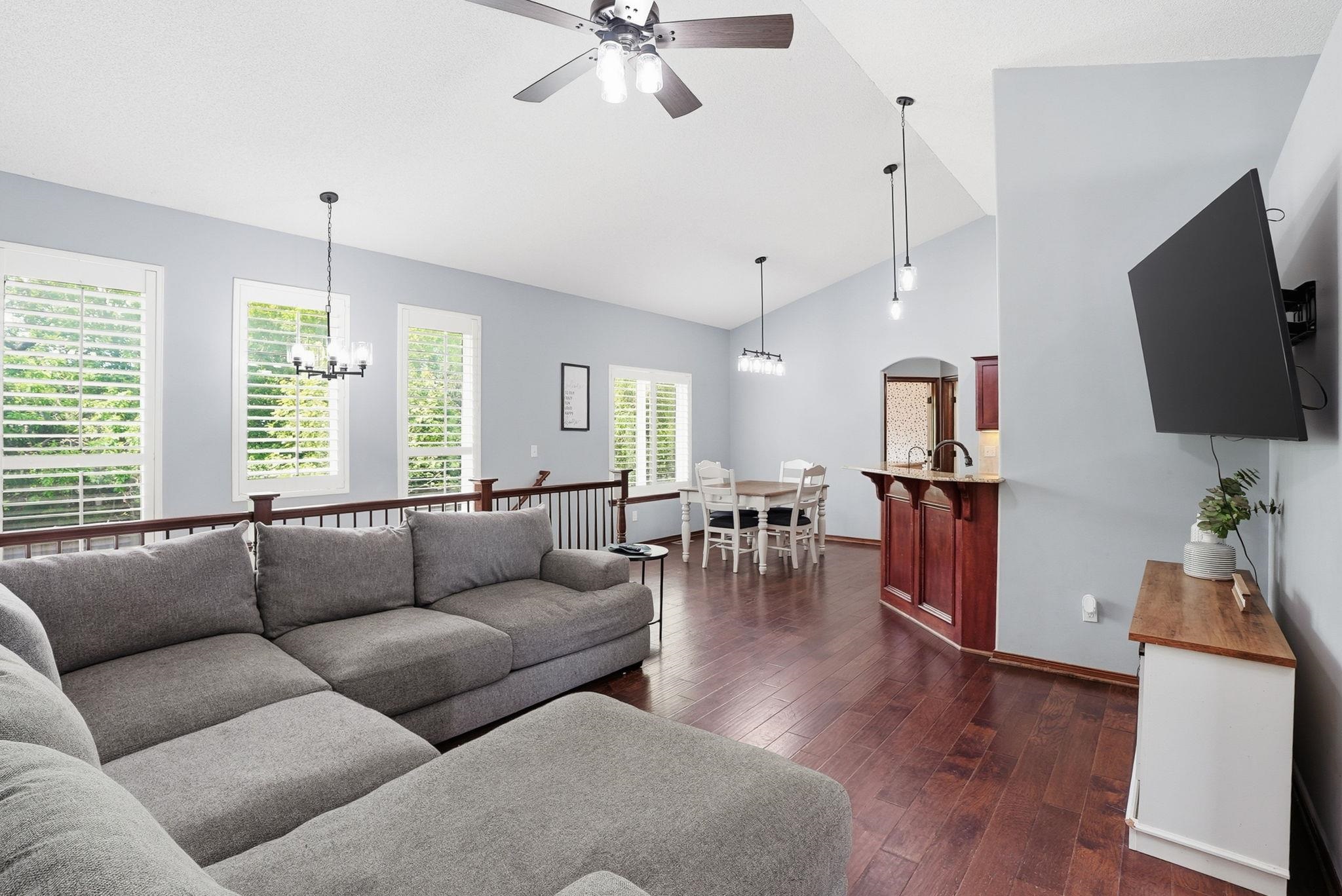 2615 N Woodridge Ct
