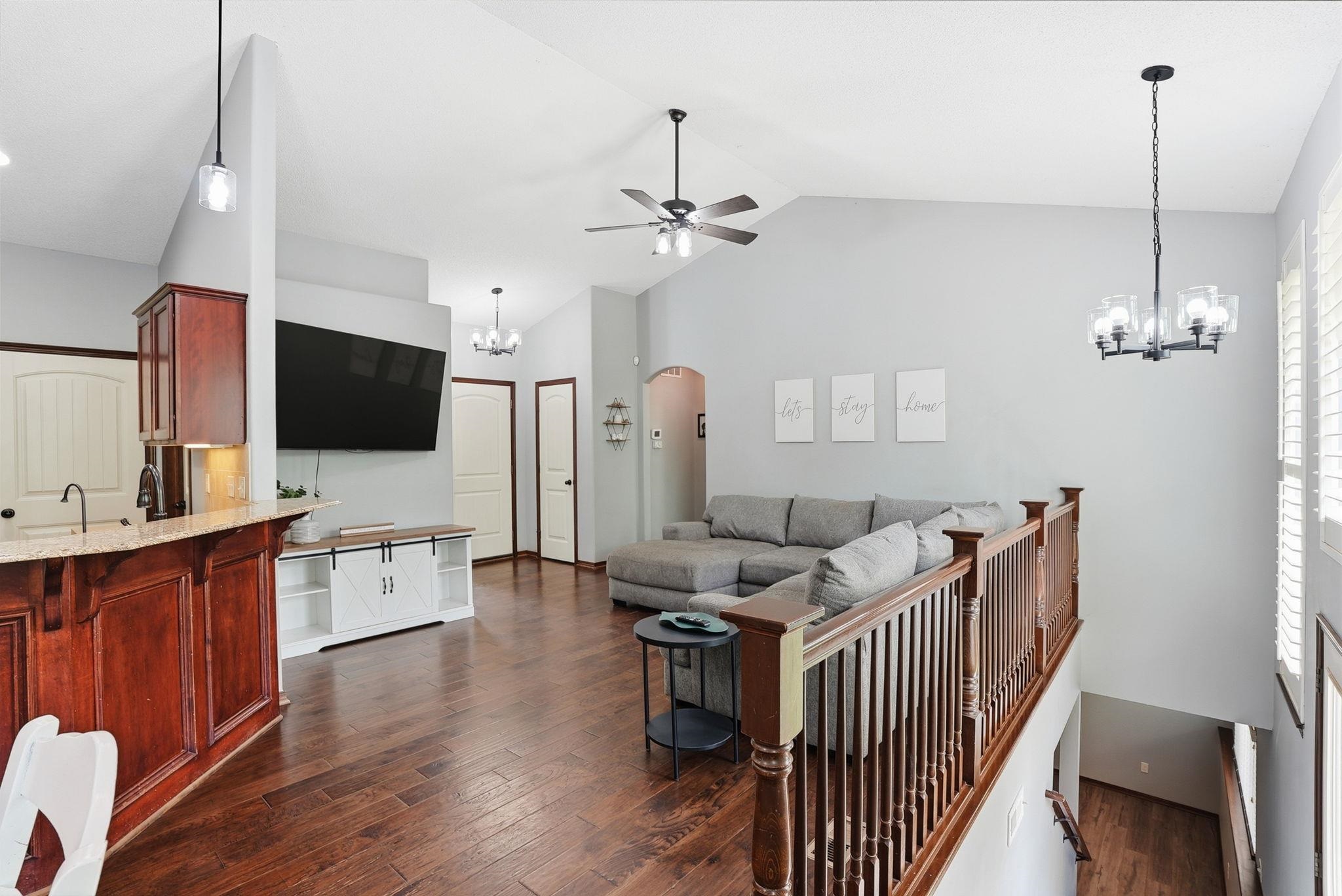 2615 N Woodridge Ct