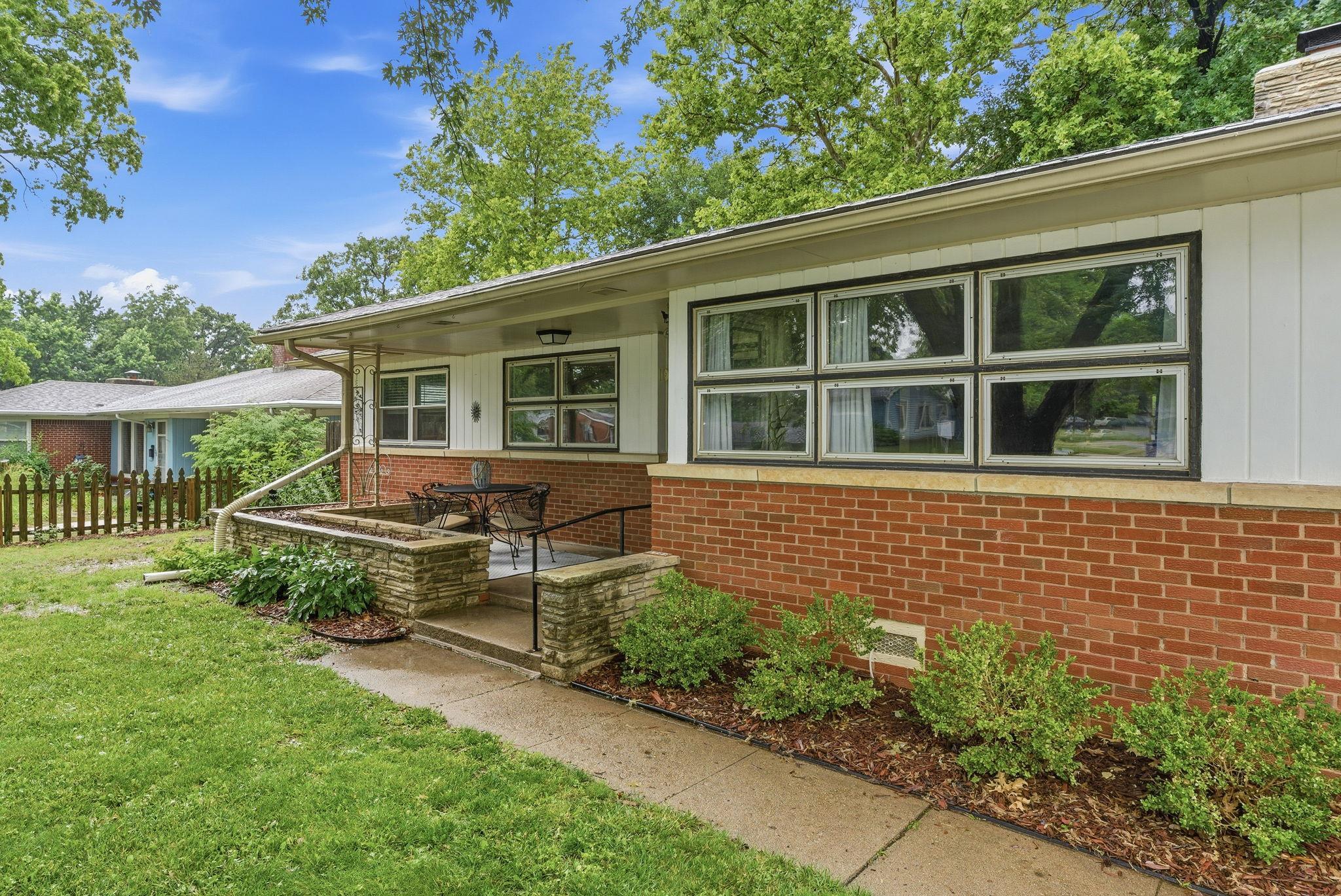 1149 N Old Manor