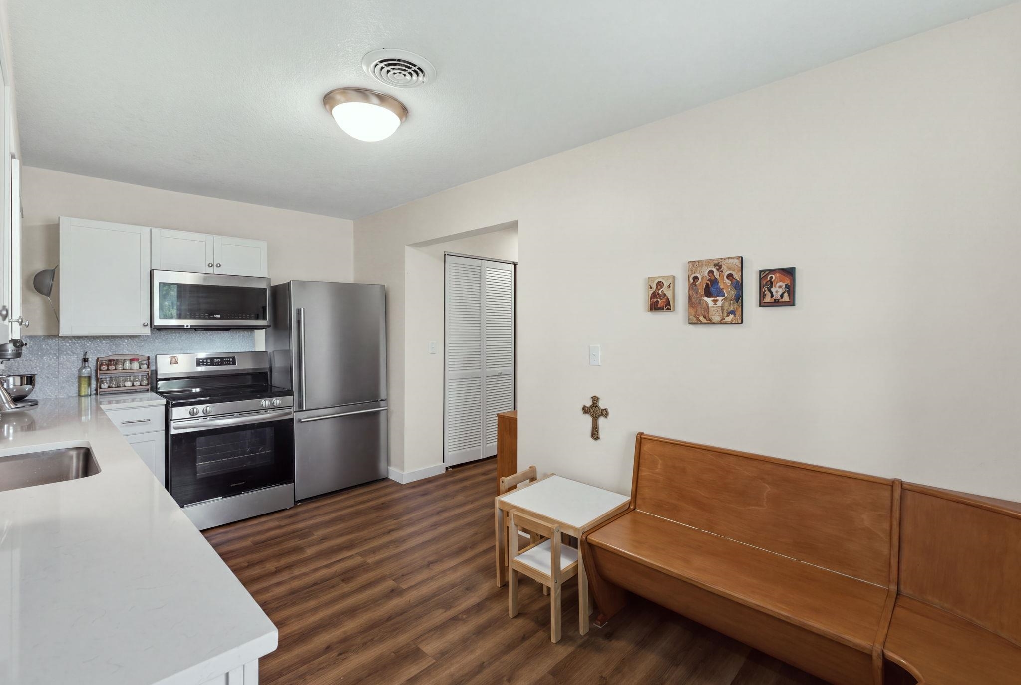1601 W Regal