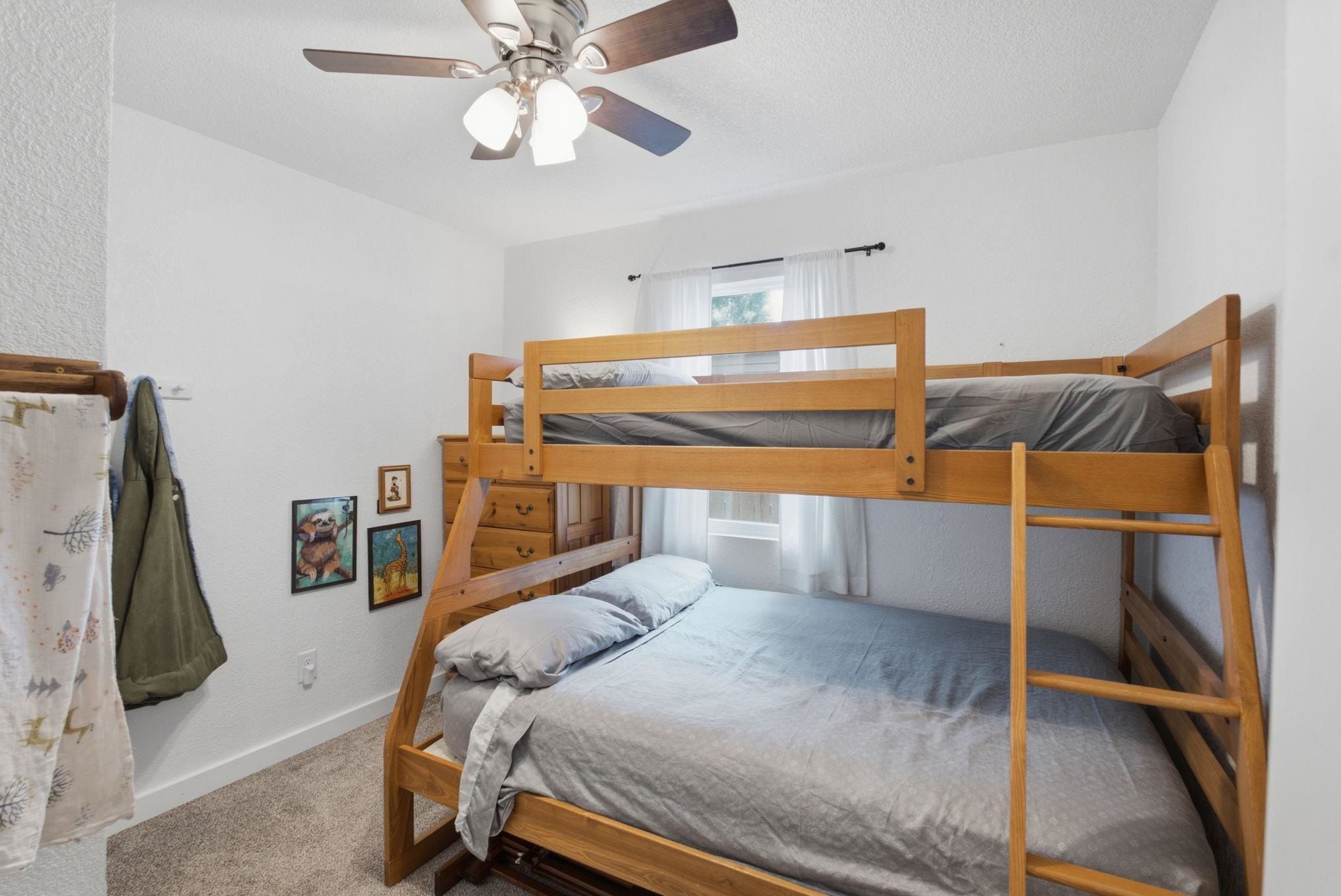 1601 W Regal