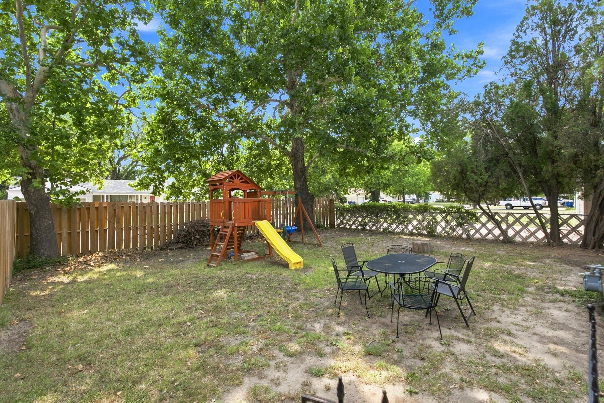 1601 W Regal