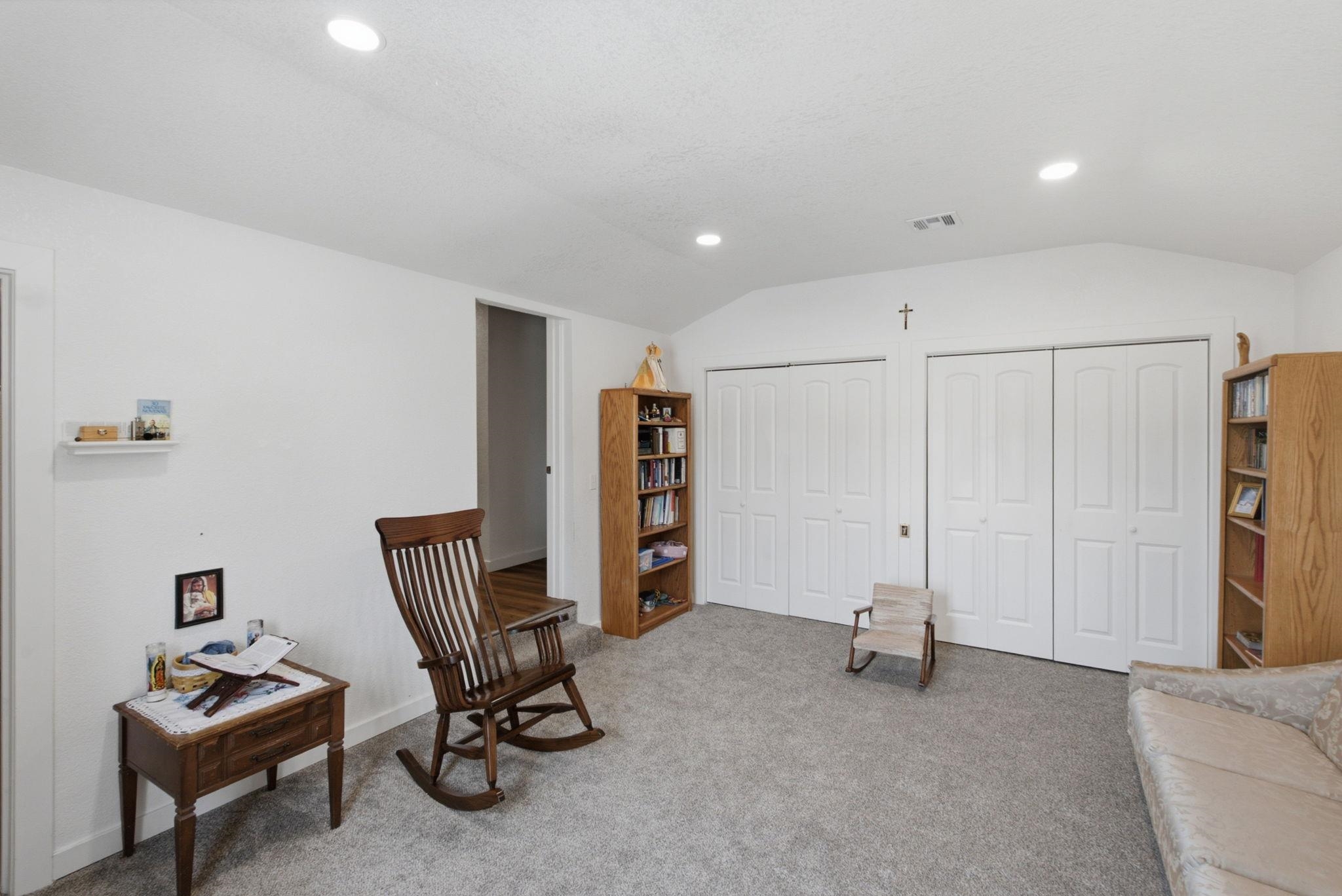 1601 W Regal