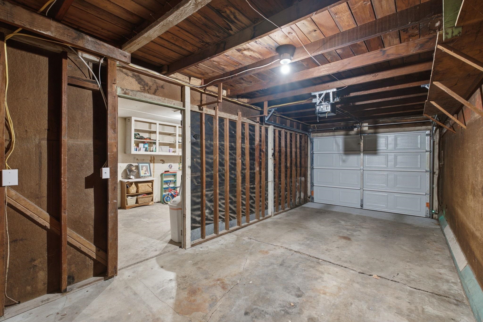 1601 W Regal