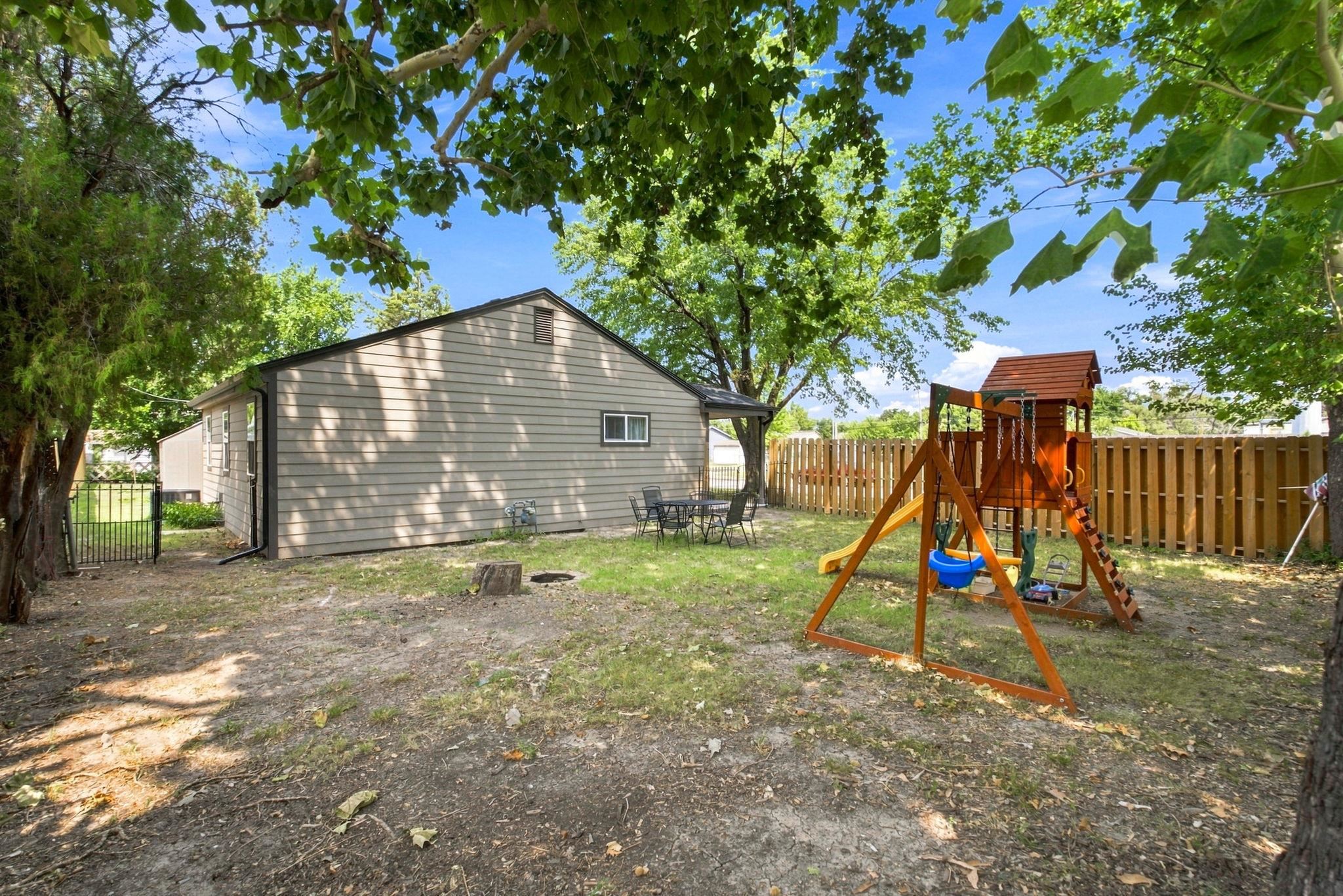1601 W Regal