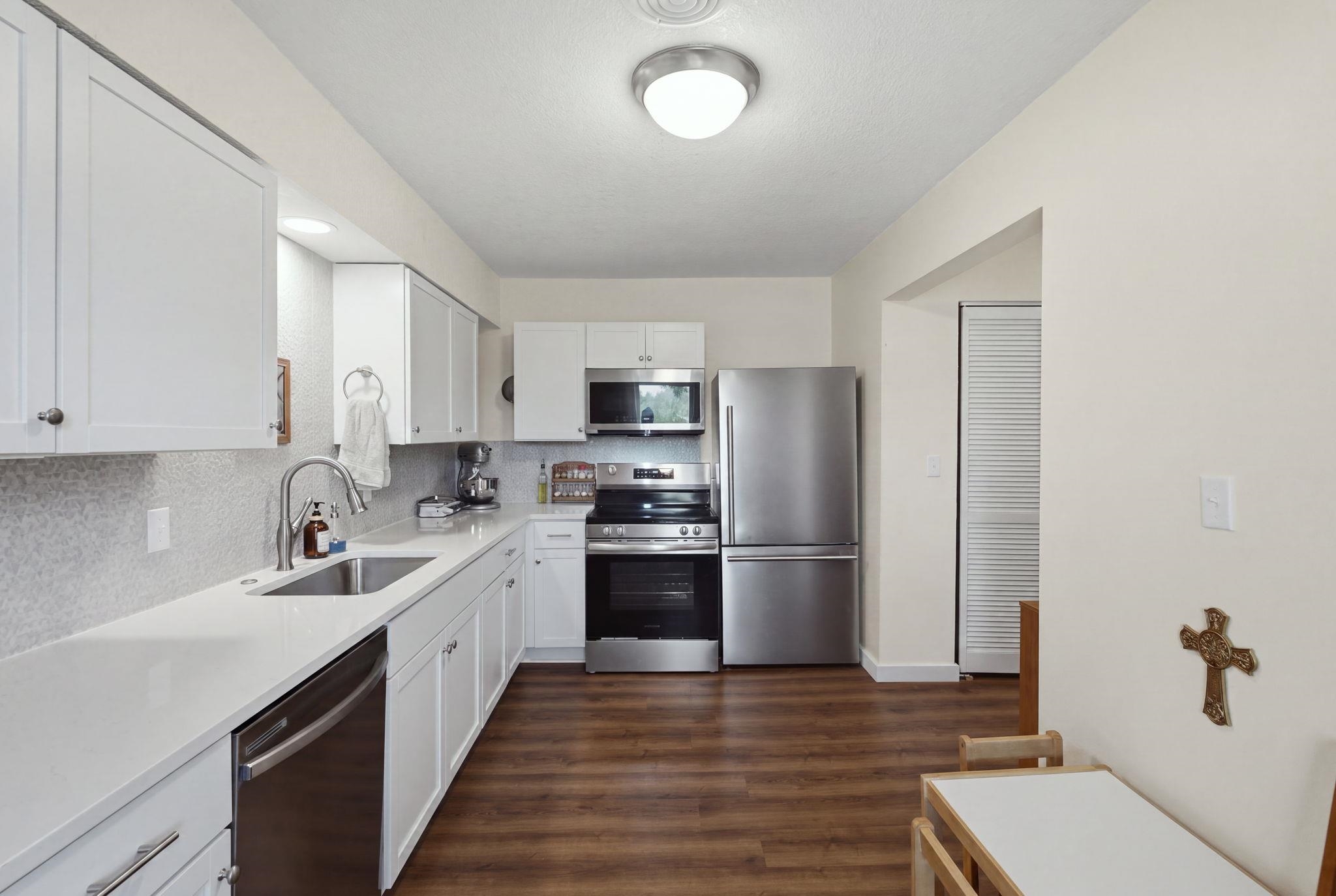 1601 W Regal