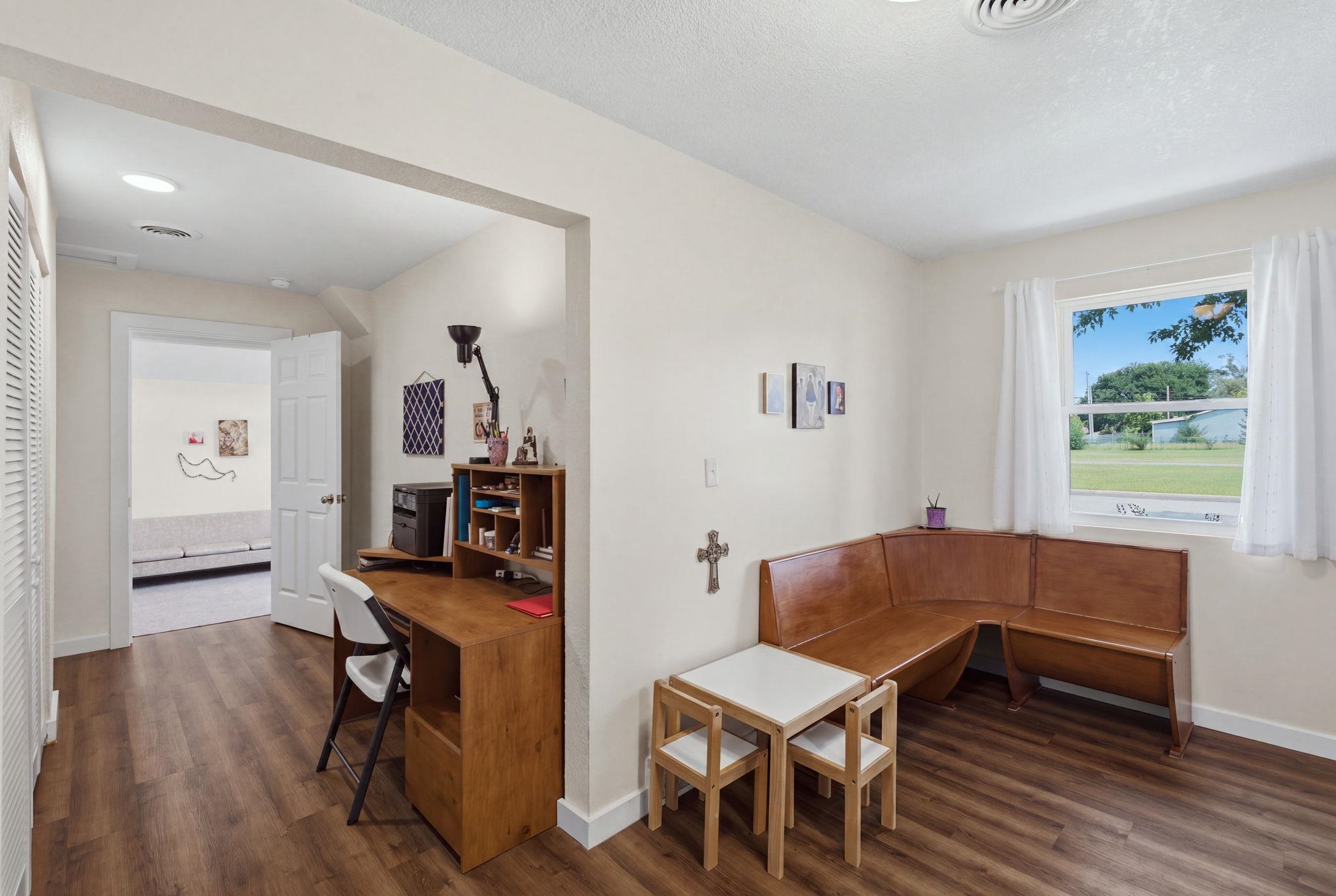 1601 W Regal
