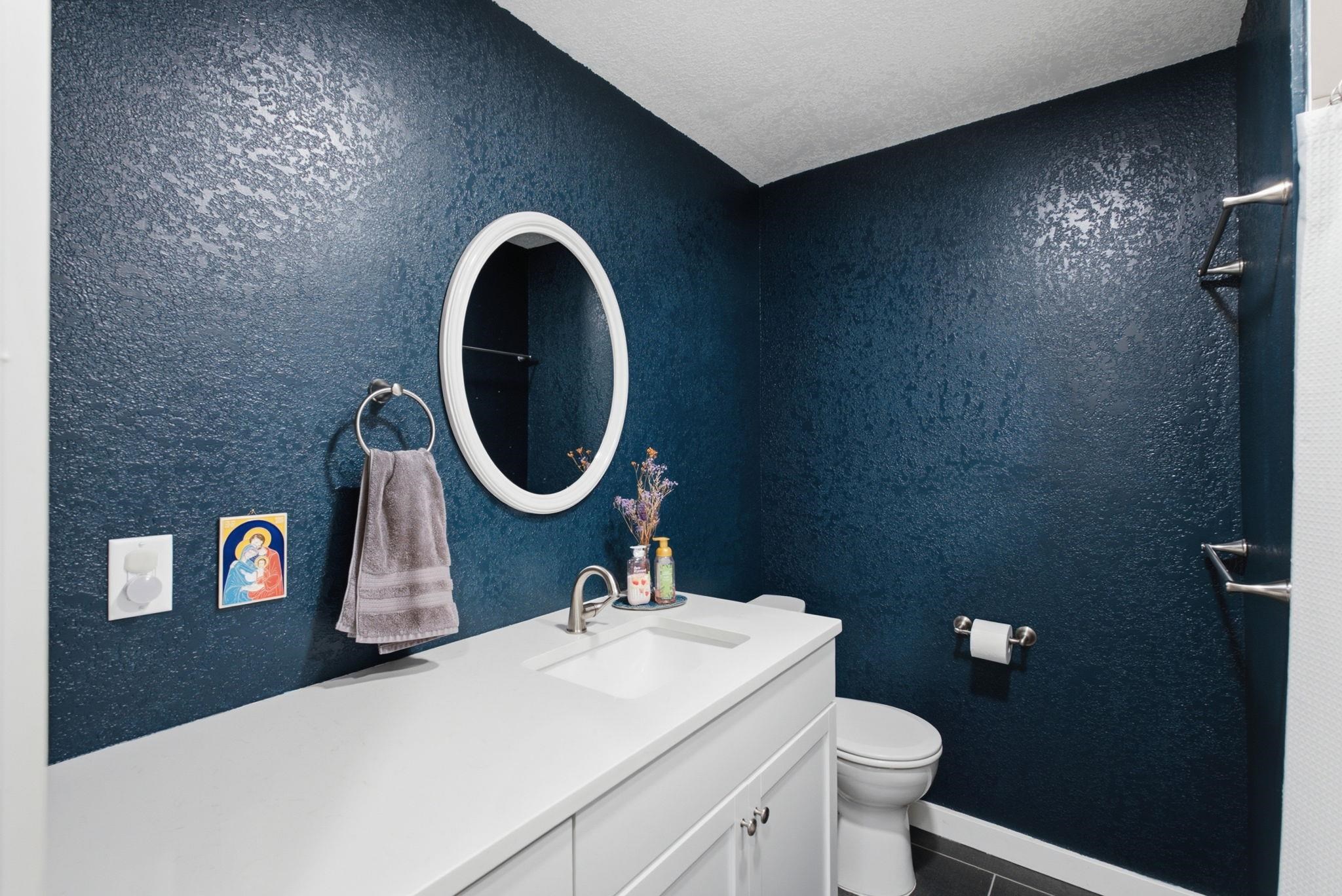 1601 W Regal