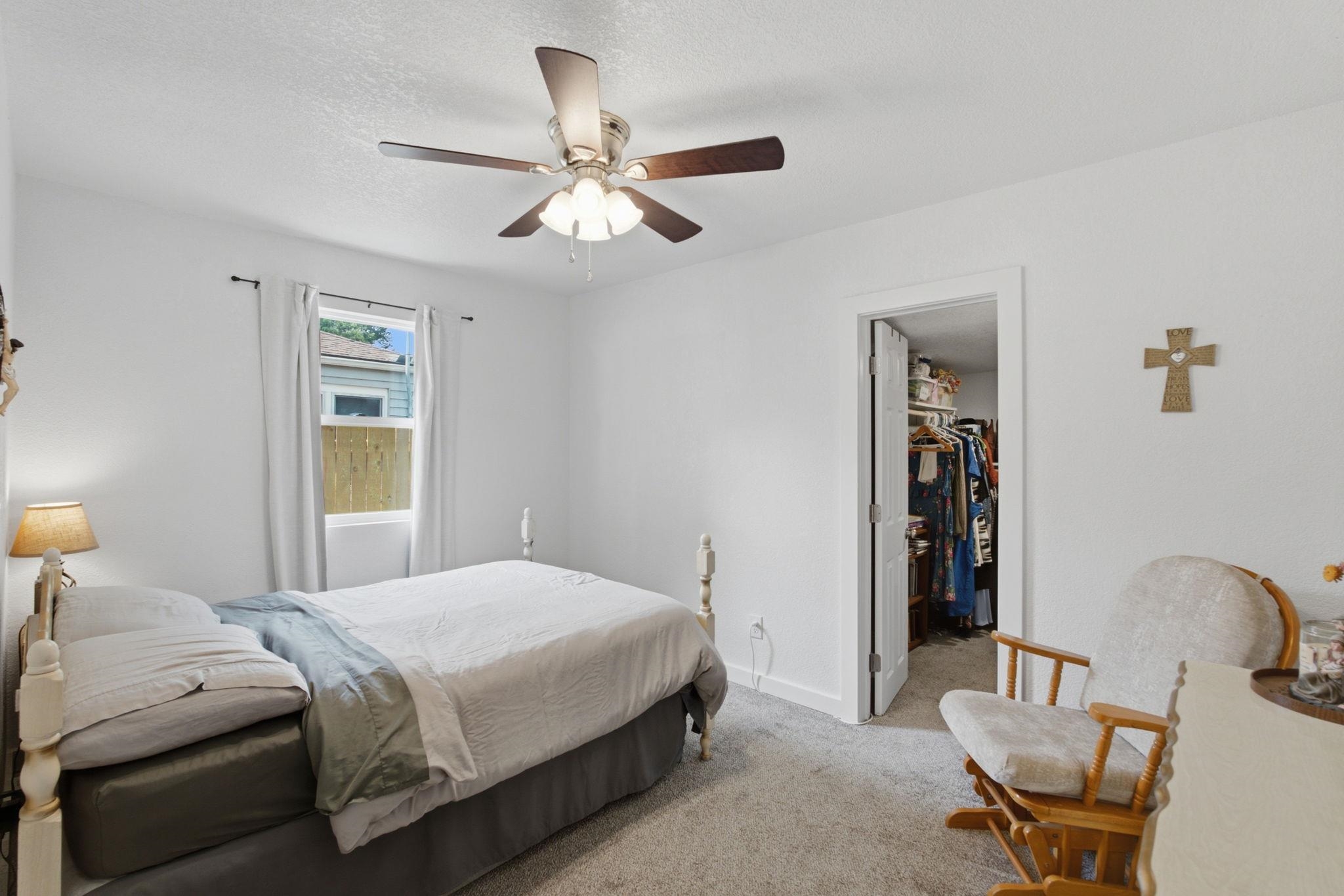 1601 W Regal
