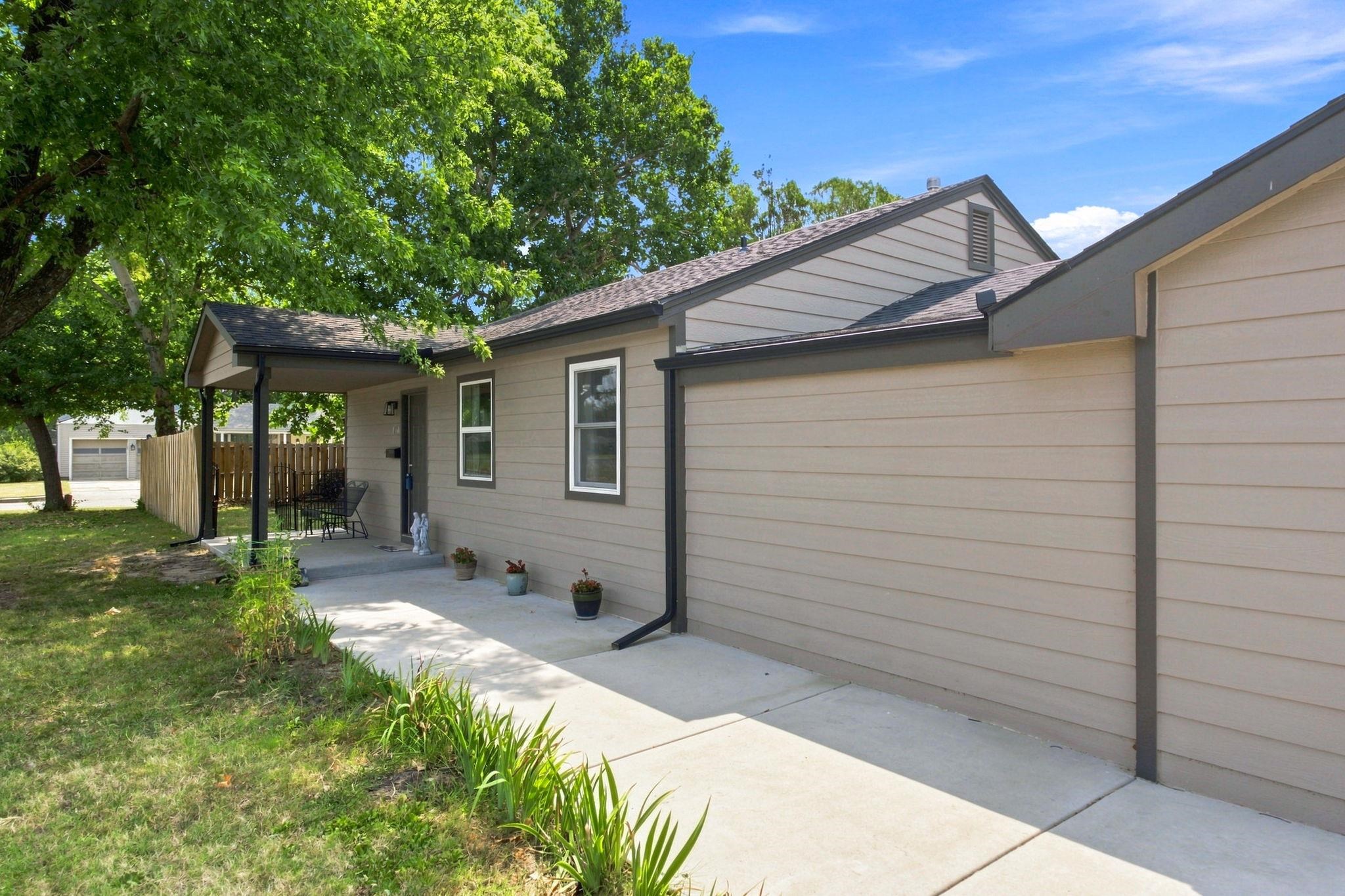 1601 W Regal
