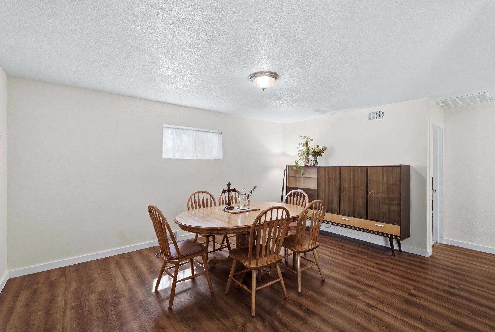 1601 W Regal