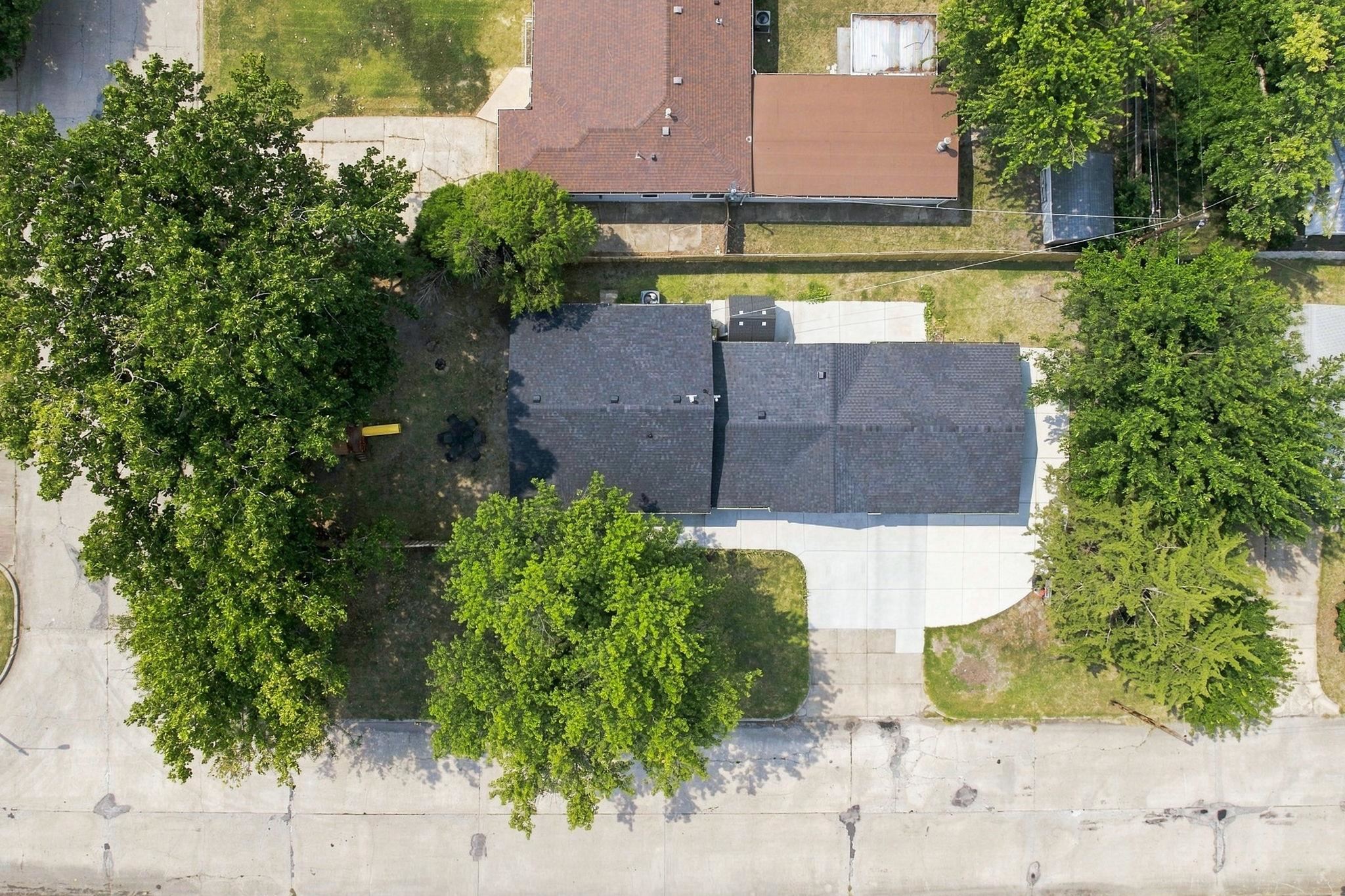 1601 W Regal