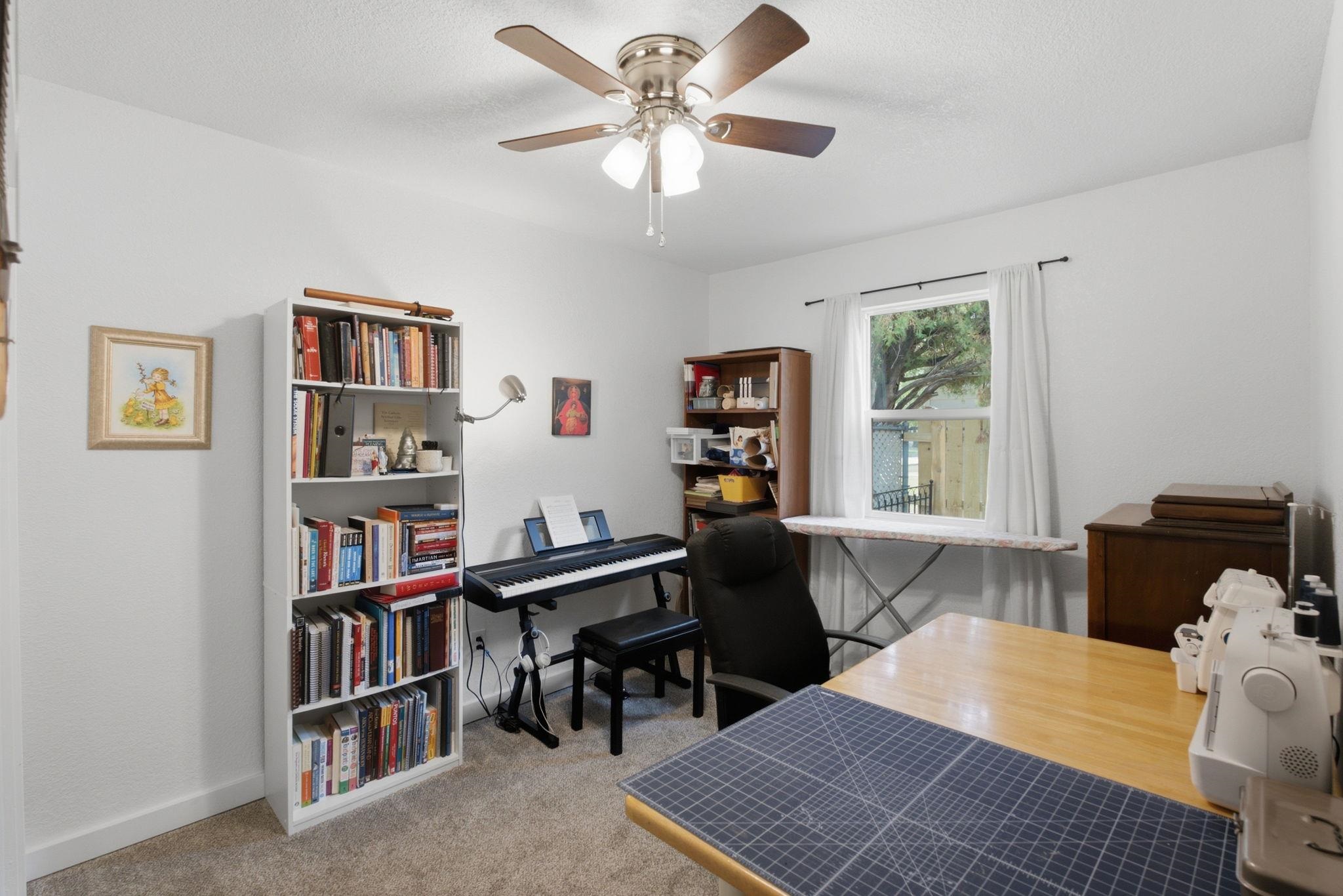 1601 W Regal